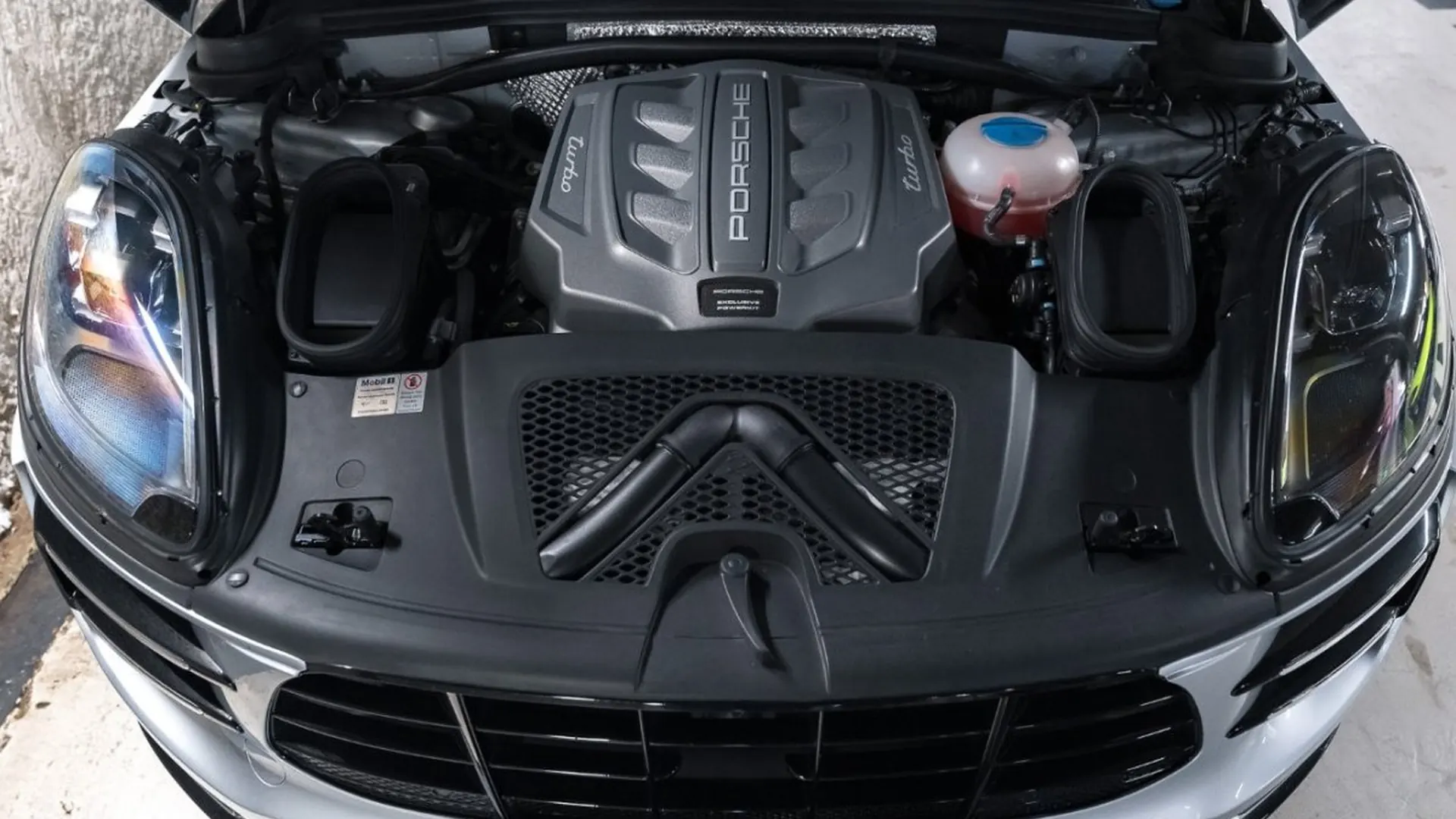 Porsche Macan — photo 47