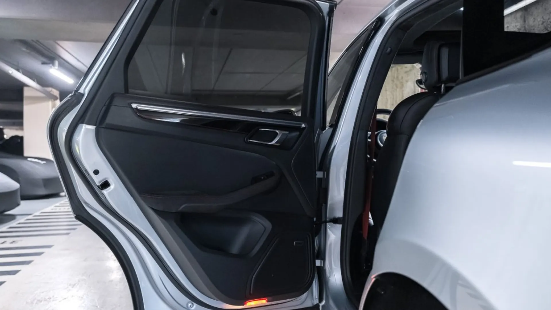 Porsche Macan — photo 43