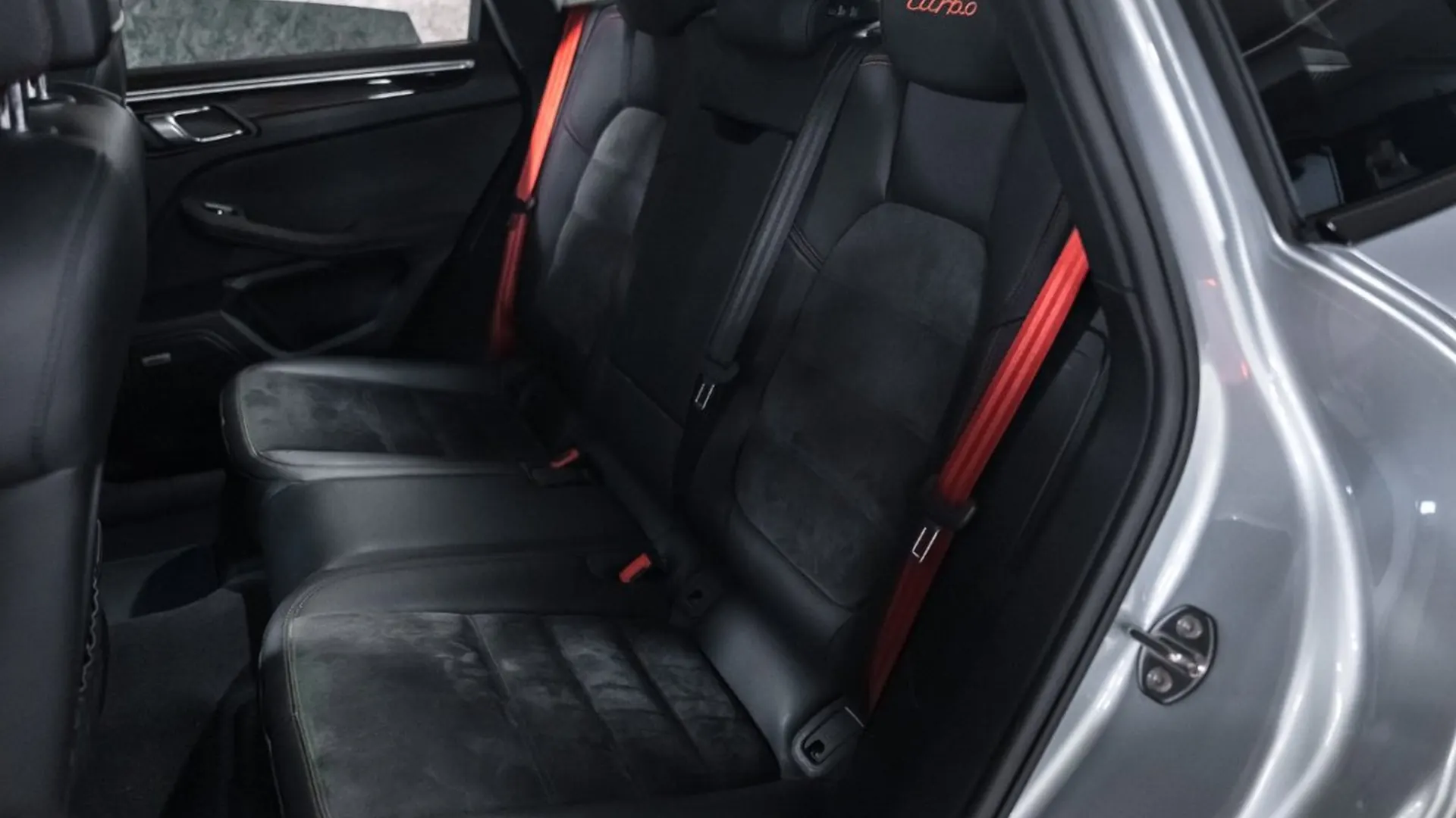 Porsche Macan — photo 44
