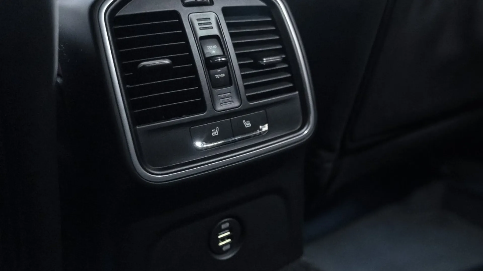 Porsche Macan — photo 46