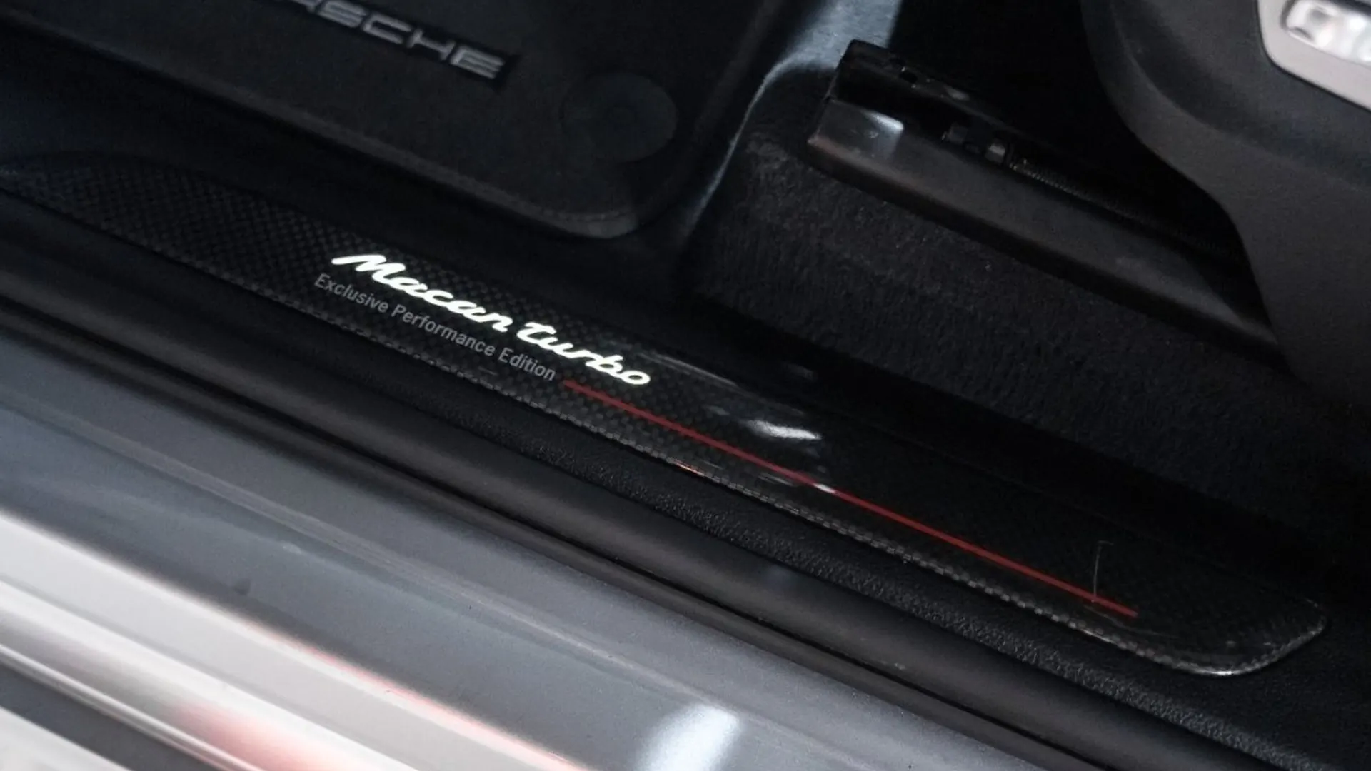 Porsche Macan — photo 25