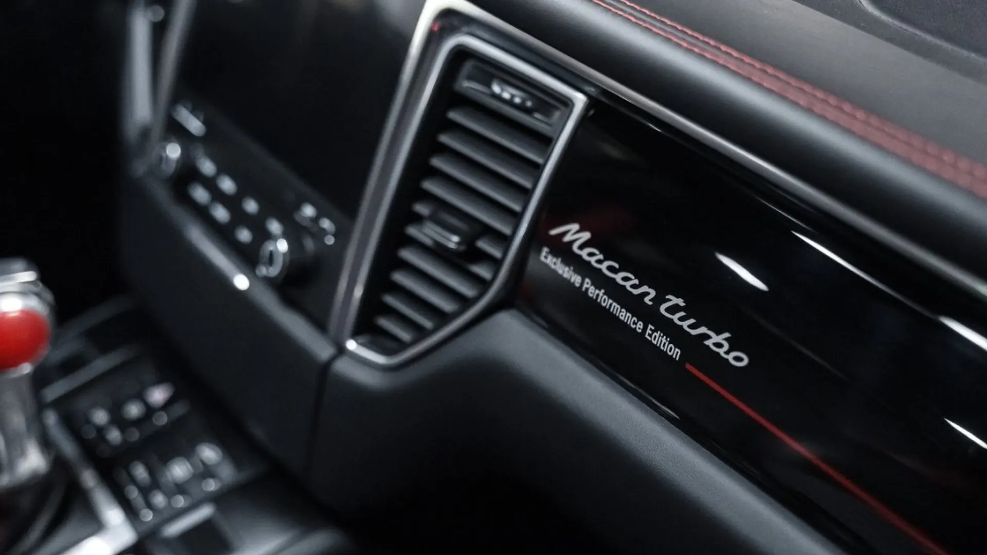 Porsche Macan — photo 41