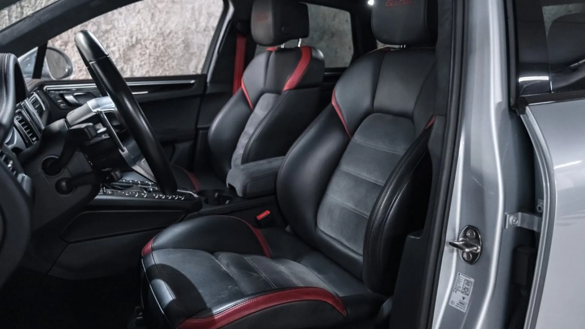 Porsche Macan — photo 27