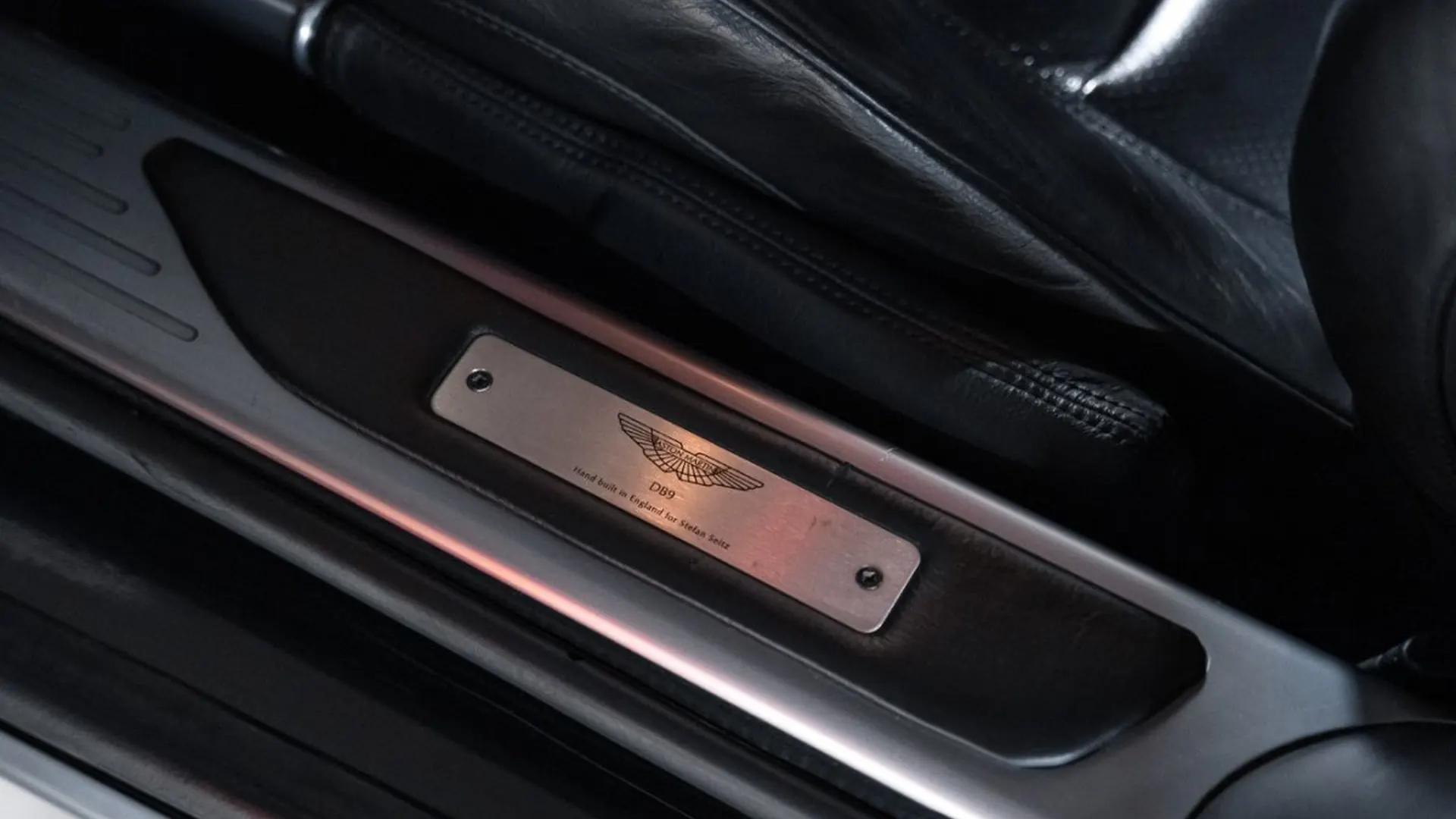 Aston Martin DB9 — photo 21
