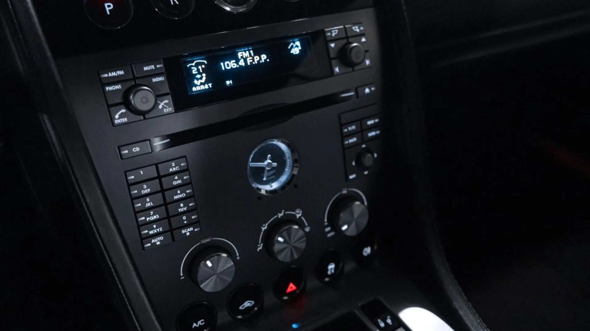 Aston Martin DB9 — photo 28