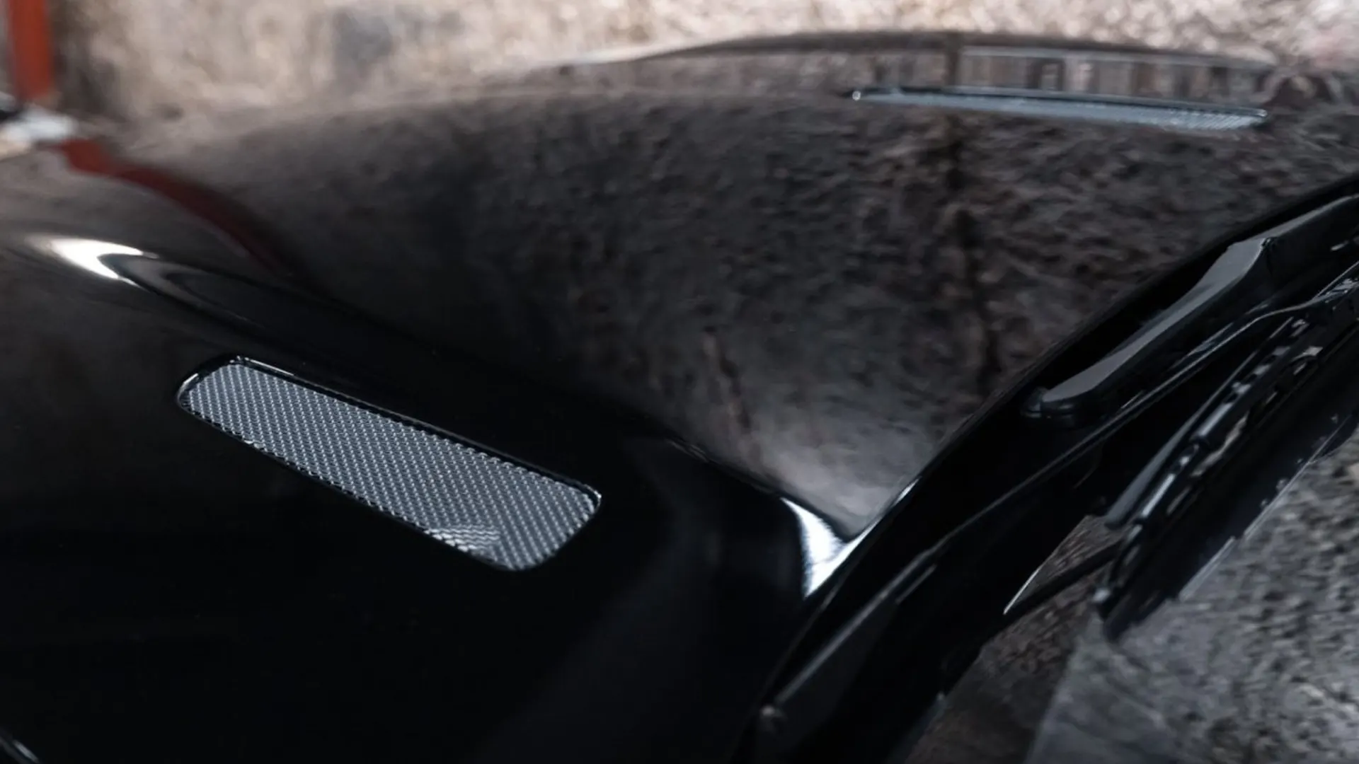 Aston Martin DB9 — photo 4