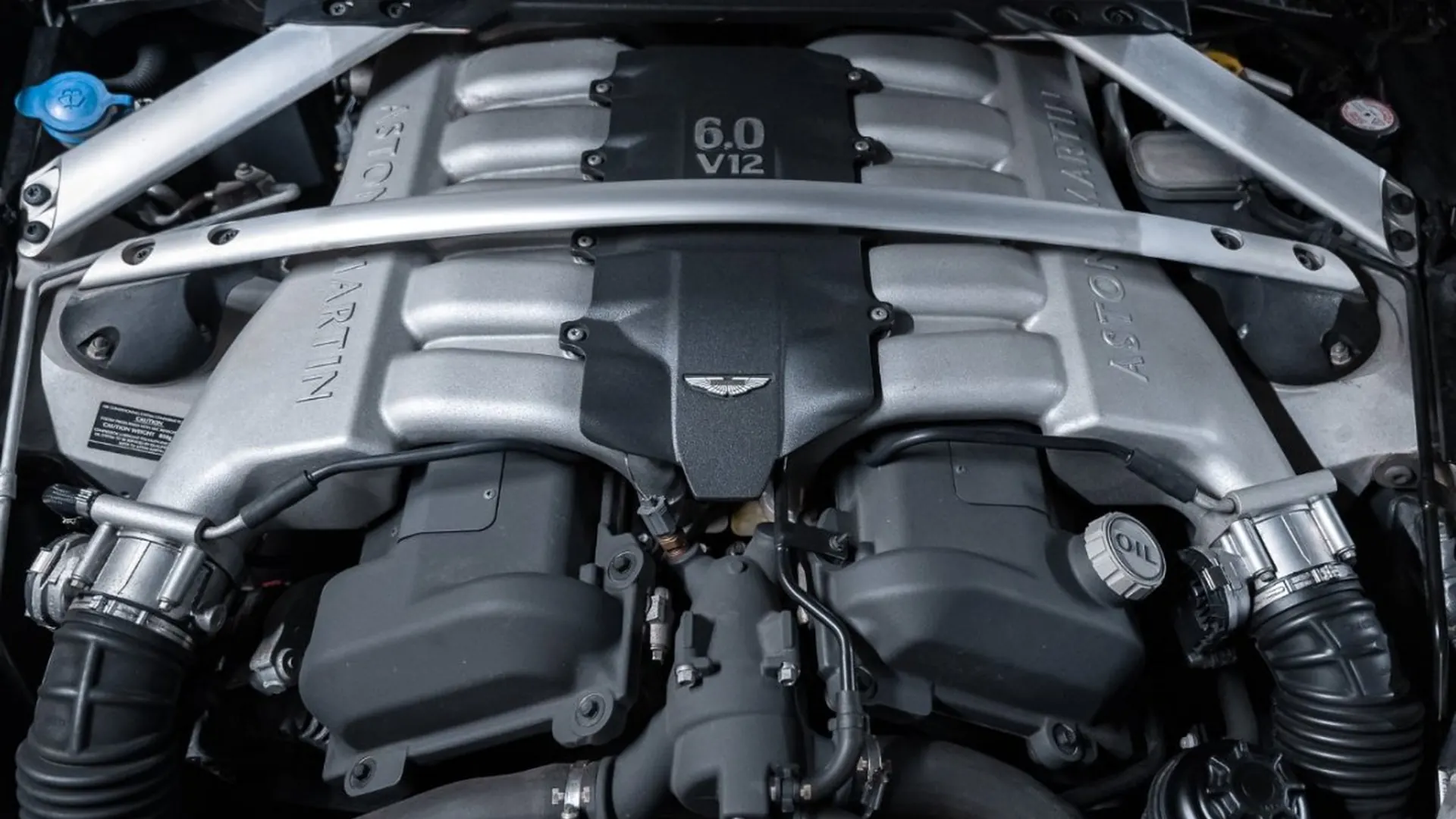 Aston Martin DB9 — photo 35