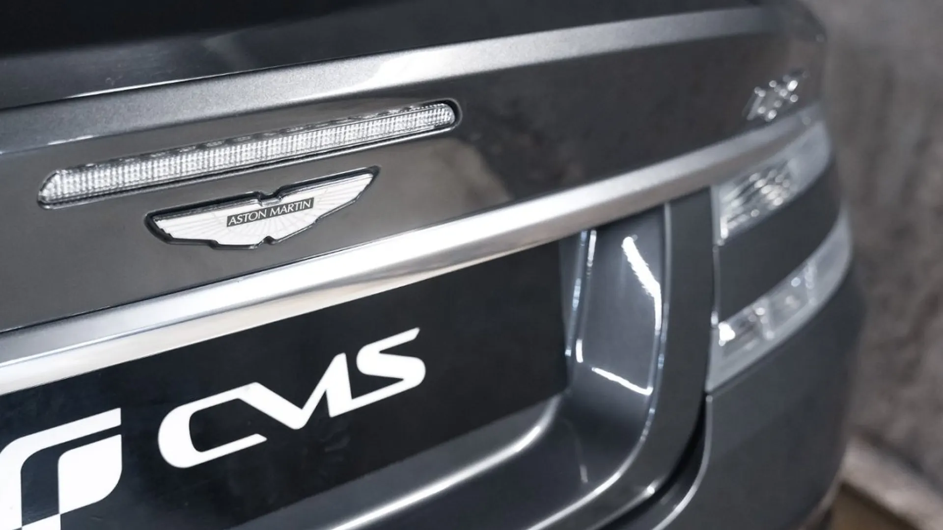 Aston Martin DBS — photo 17