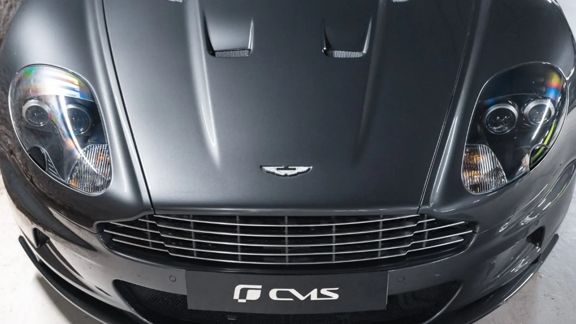 Aston Martin DBS — photo 3