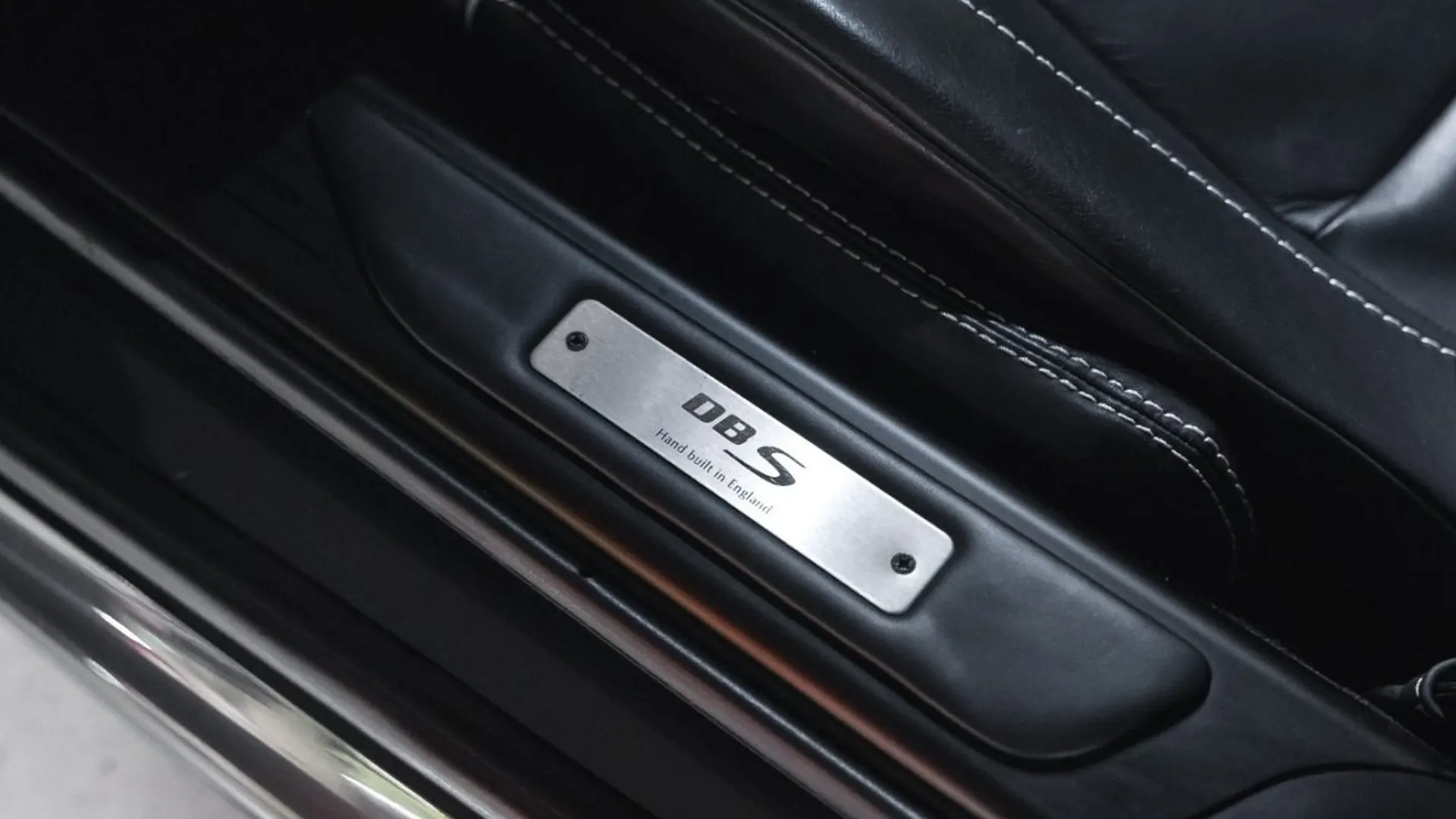 Aston Martin DBS — photo 26