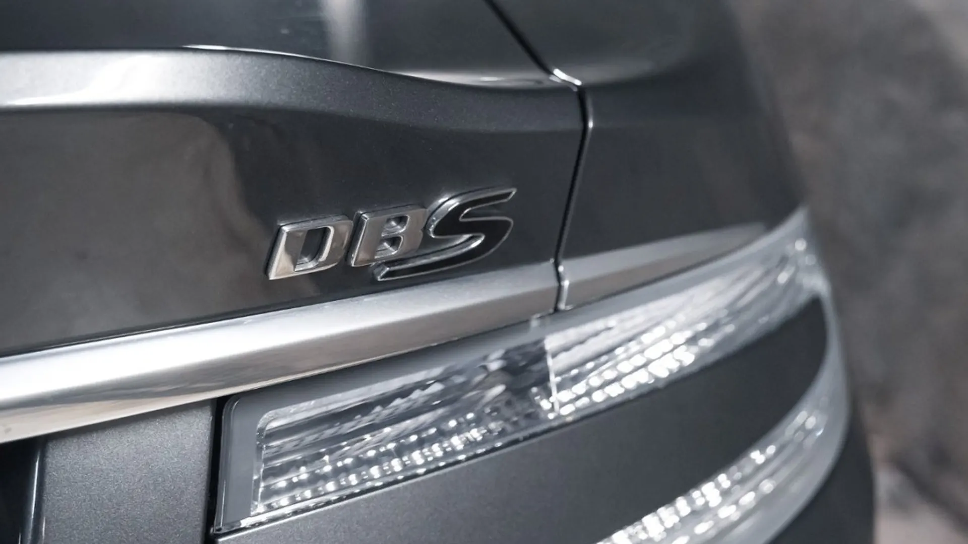 Aston Martin DBS — photo 18