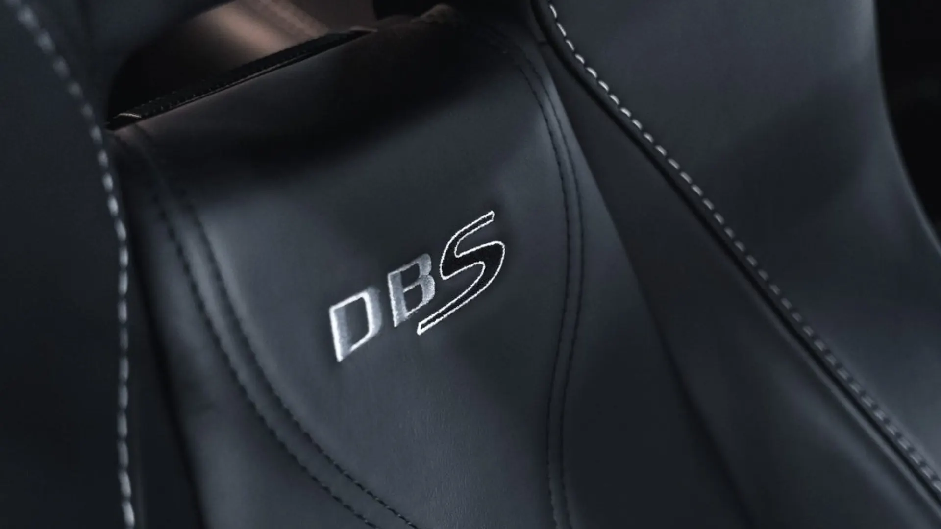Aston Martin DBS — photo 29