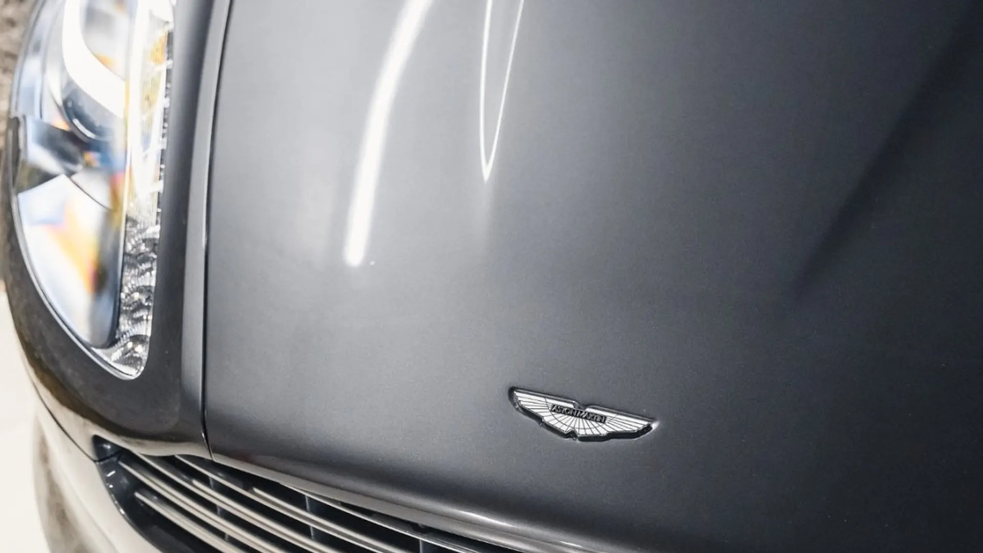 Aston Martin DB9 — photo 6