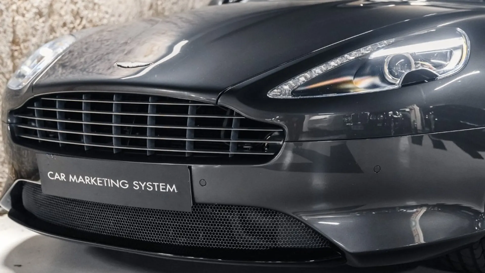 Aston Martin DB9 — photo 7