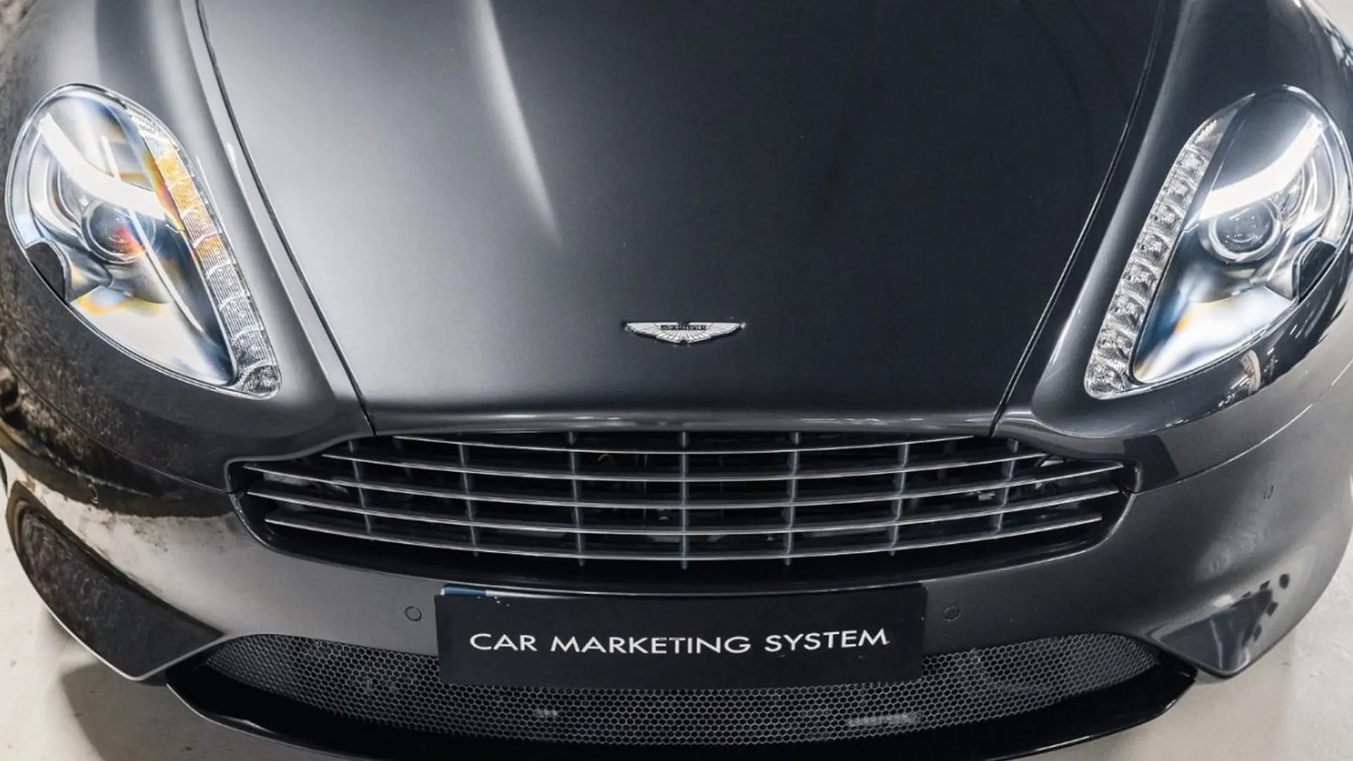 Aston Martin DB9 — photo 4