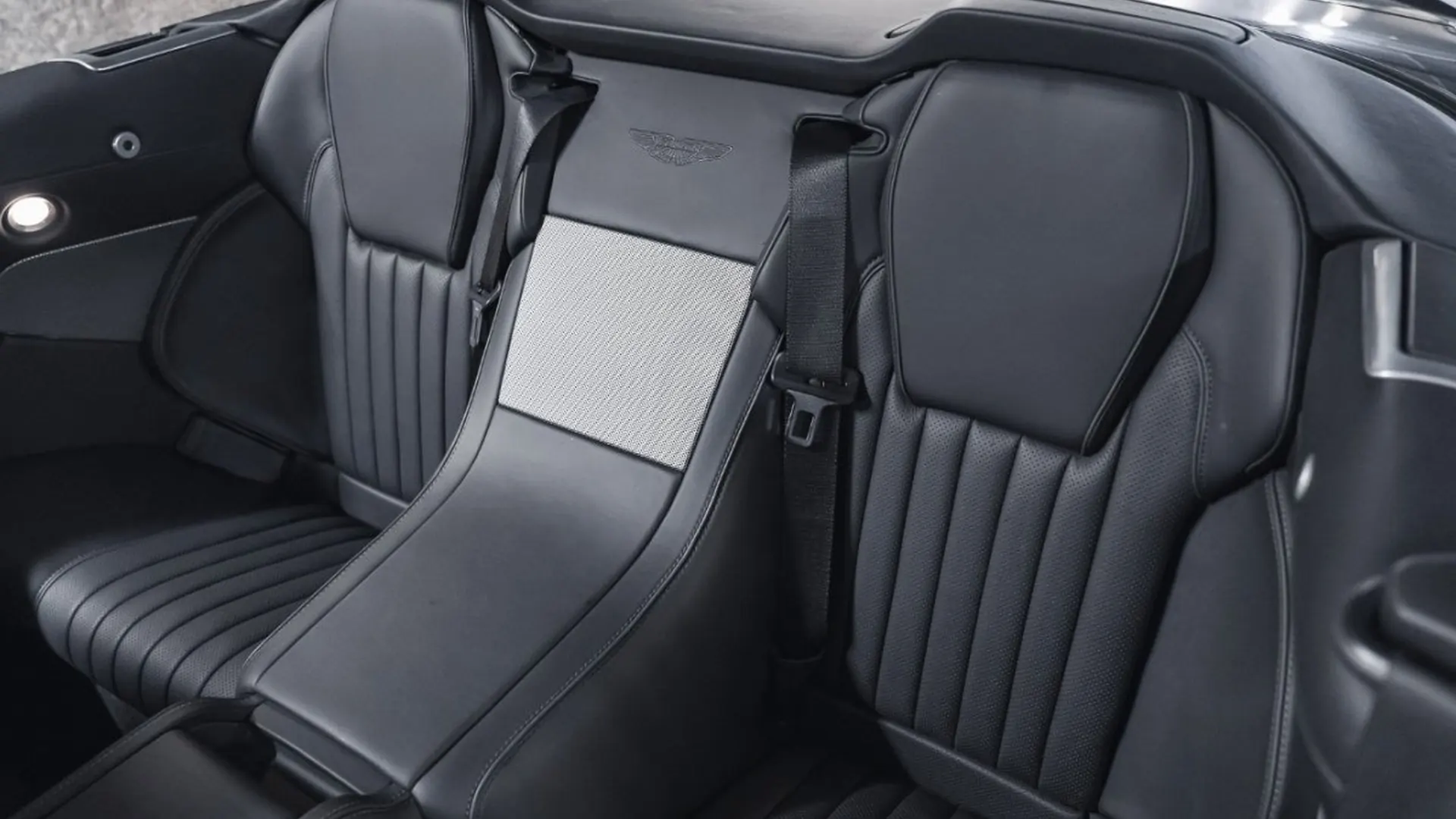 Aston Martin DB9 — photo 36