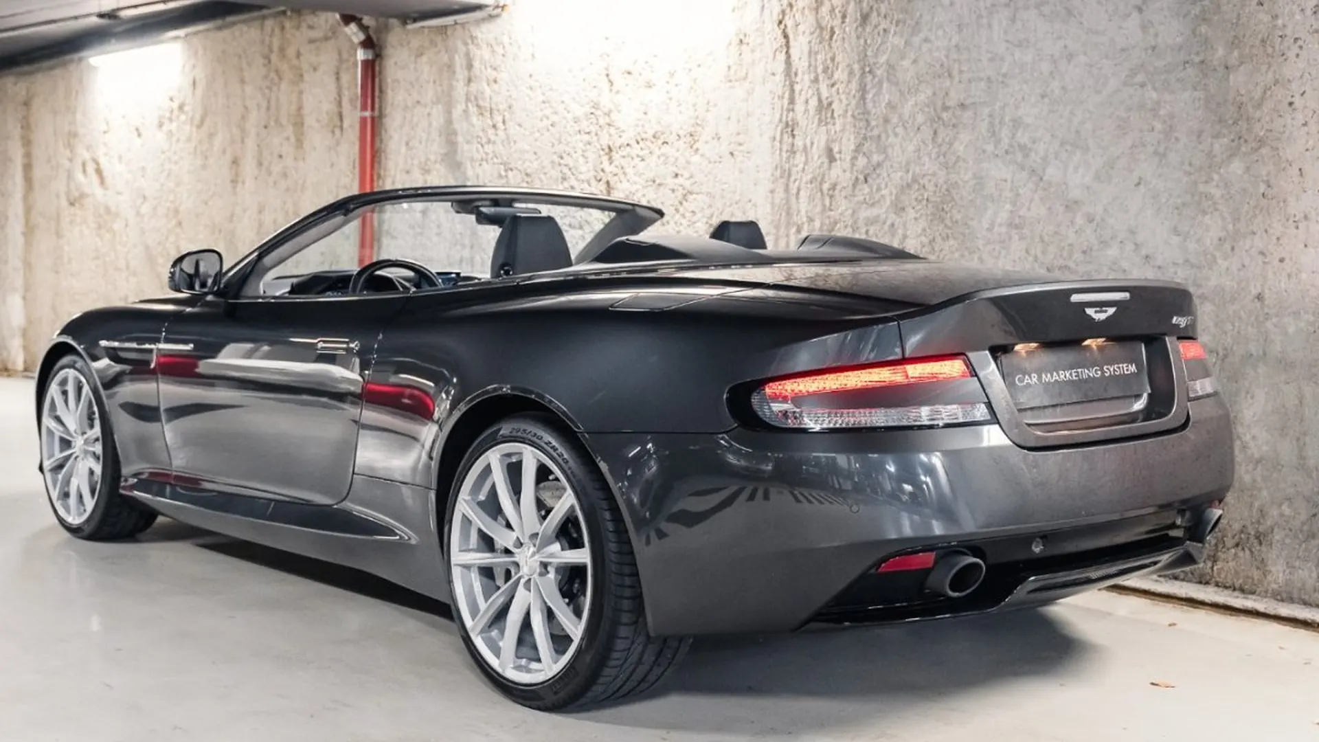 Aston Martin DB9 — photo 16