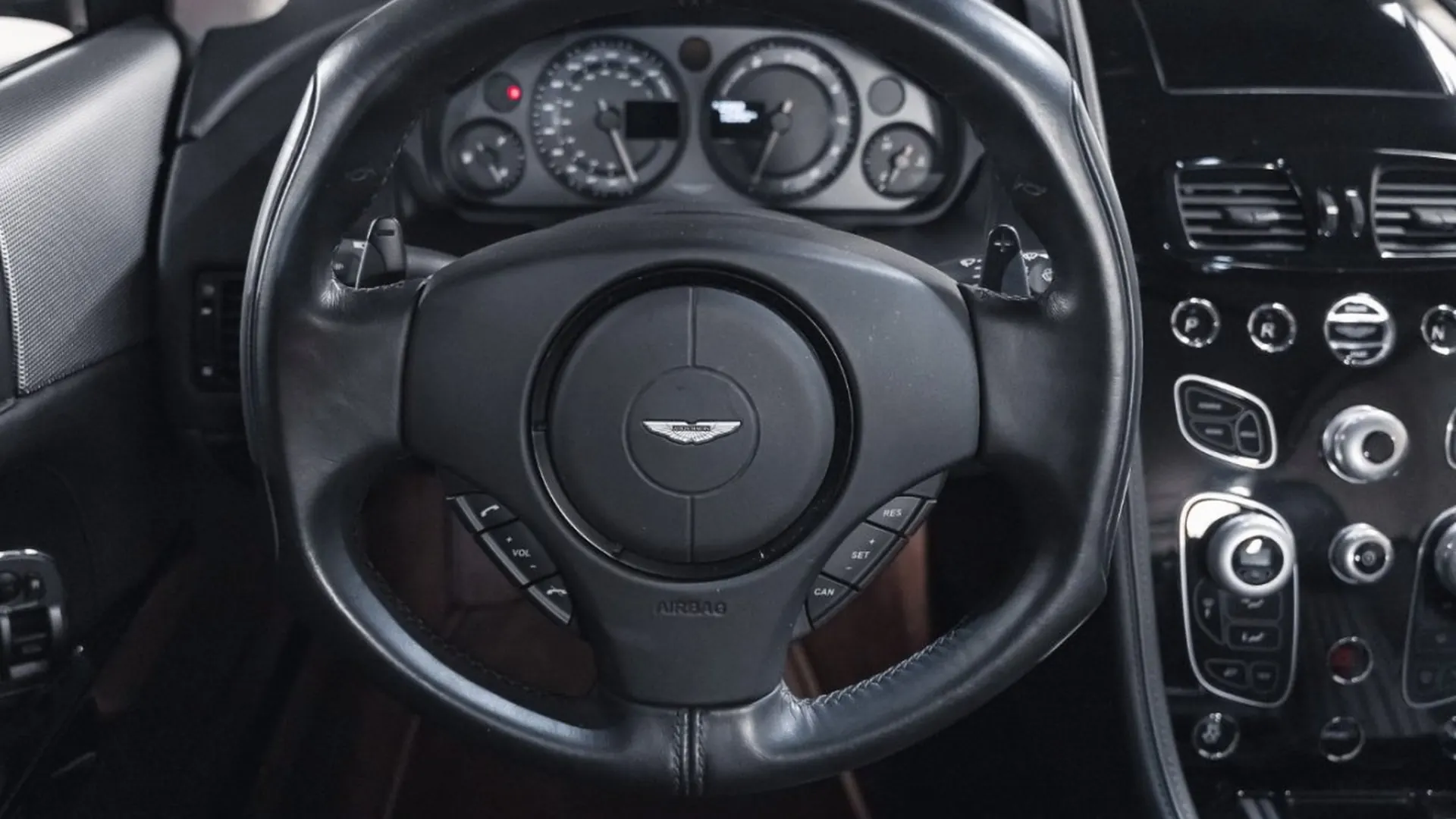 Aston Martin DB9 — photo 29