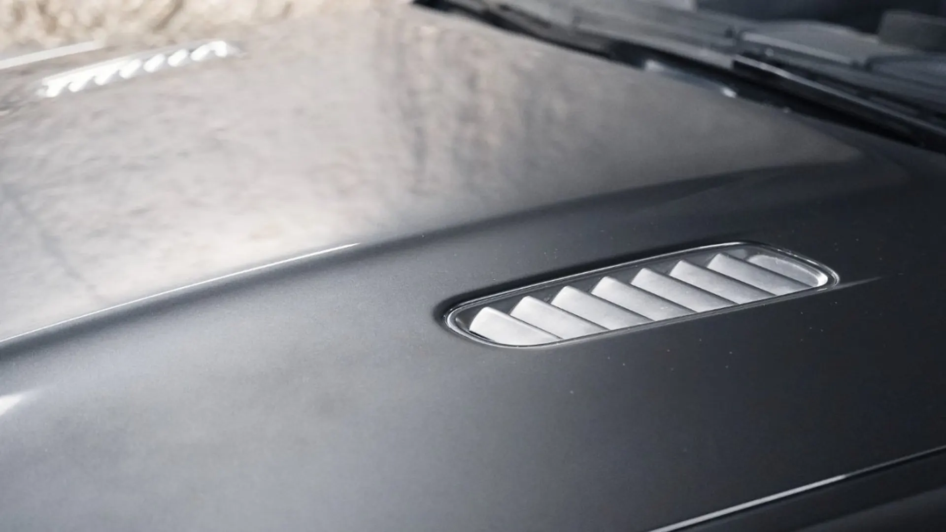 Aston Martin DB9 — photo 5