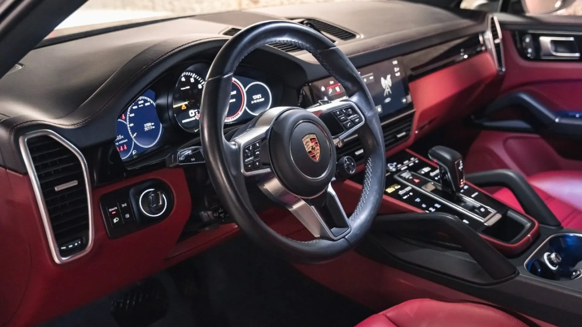 Porsche Cayenne — photo 32