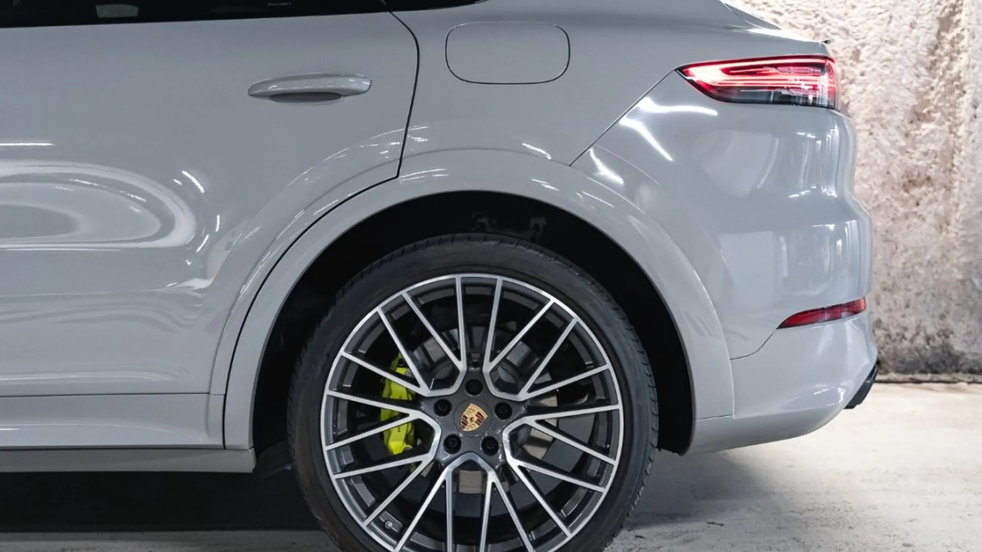 Porsche Cayenne — photo 13