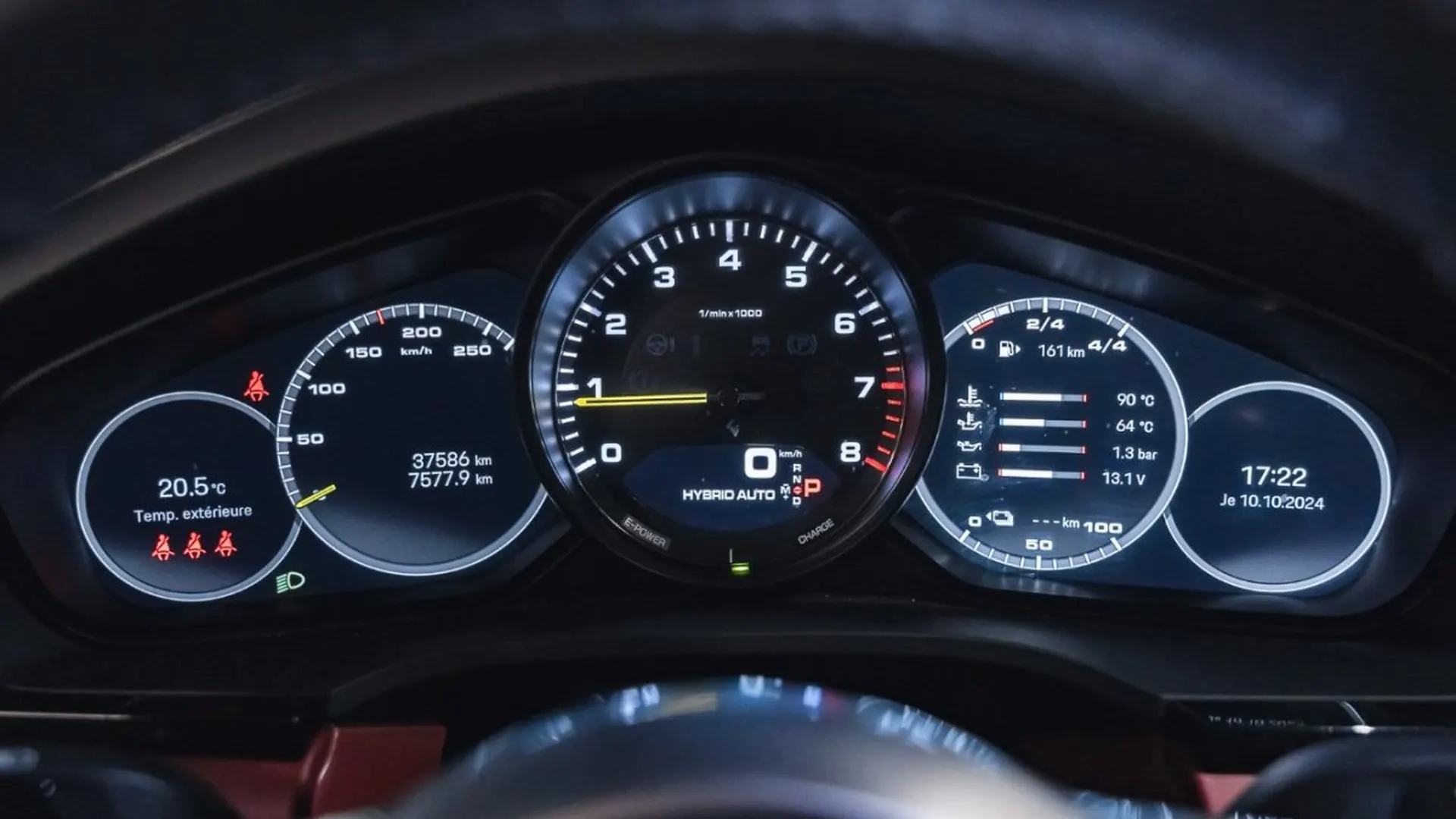Porsche Cayenne — photo 34