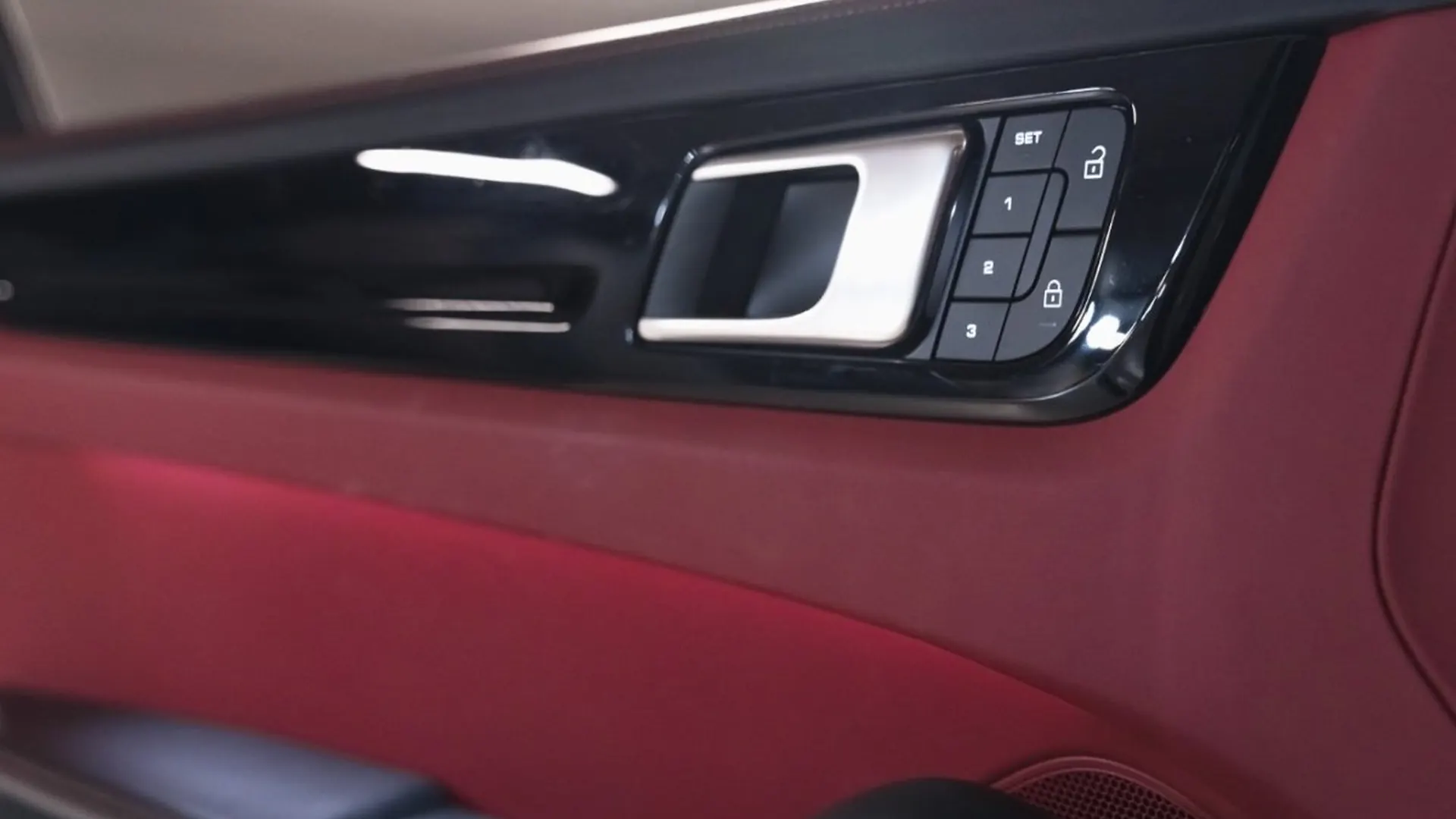Porsche Cayenne — photo 26