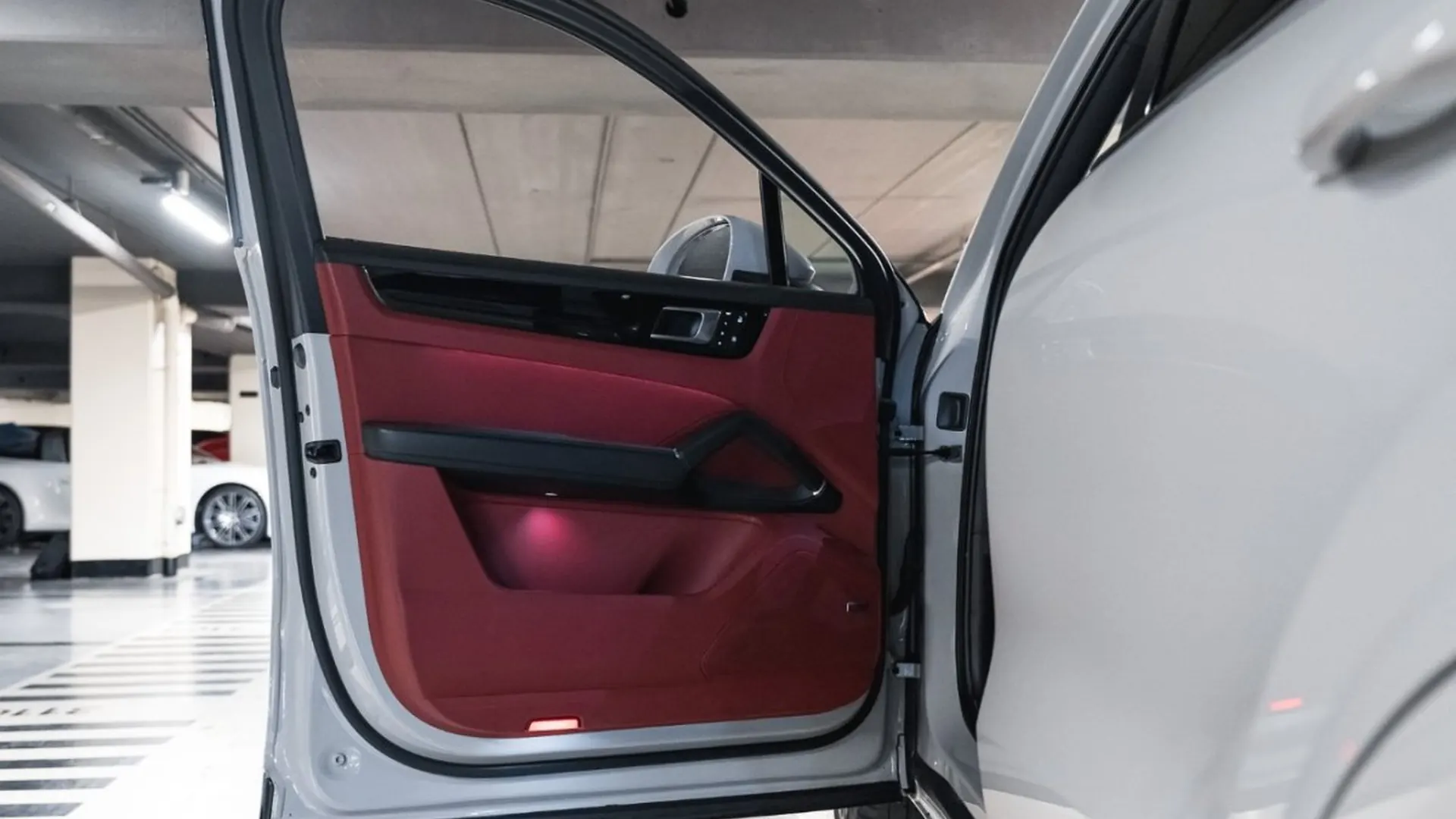 Porsche Cayenne — photo 25
