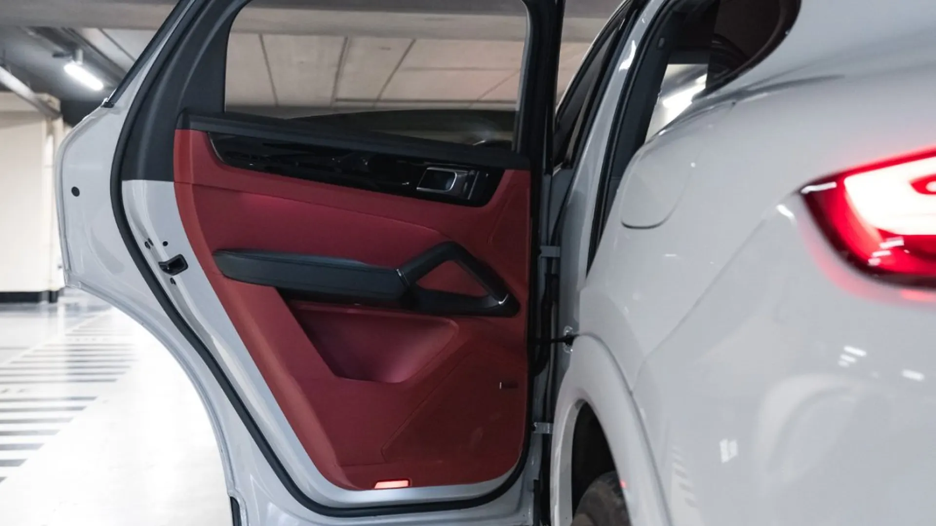 Porsche Cayenne — photo 46