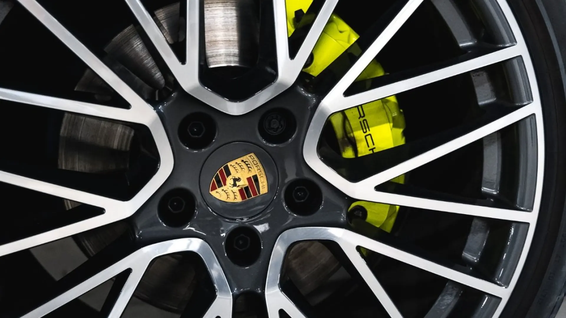 Porsche Cayenne — photo 12
