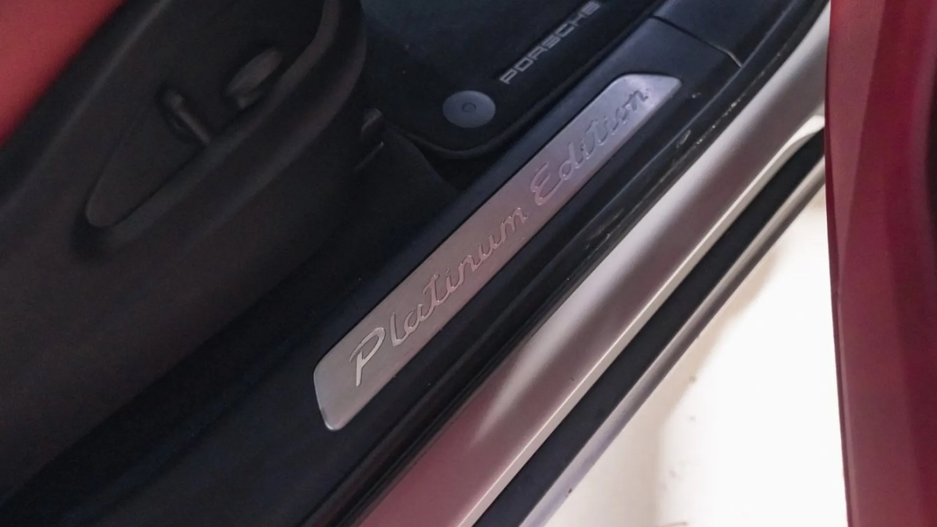 Porsche Cayenne — photo 28