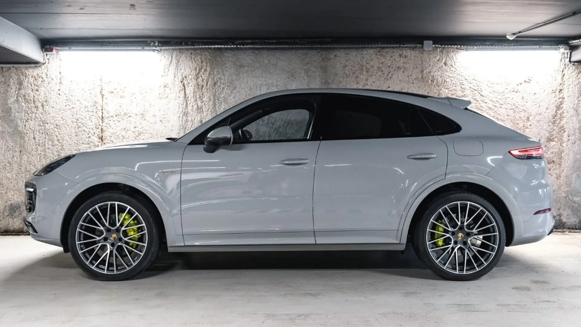 Porsche Cayenne — photo 8