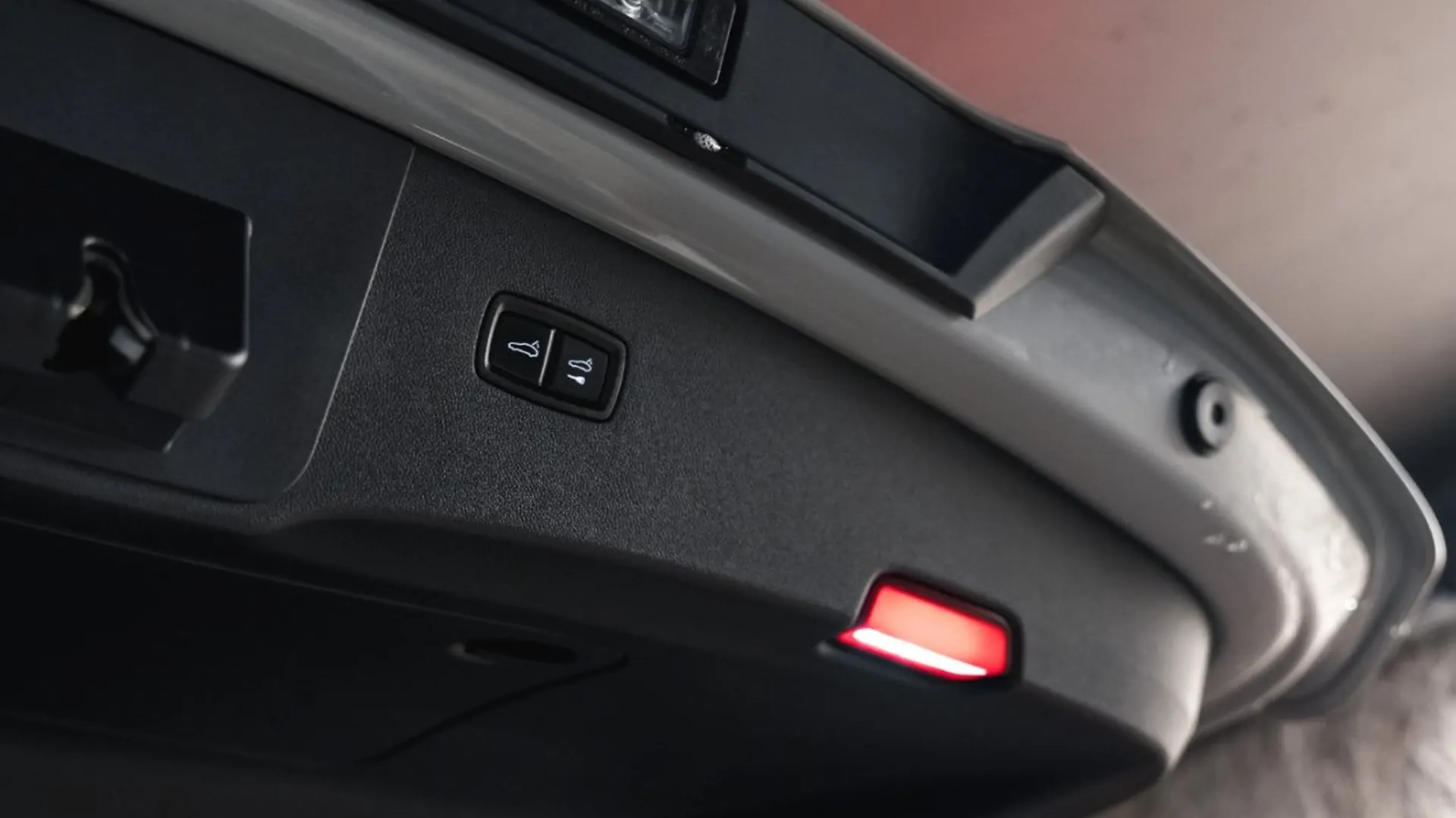 Porsche Cayenne — photo 24