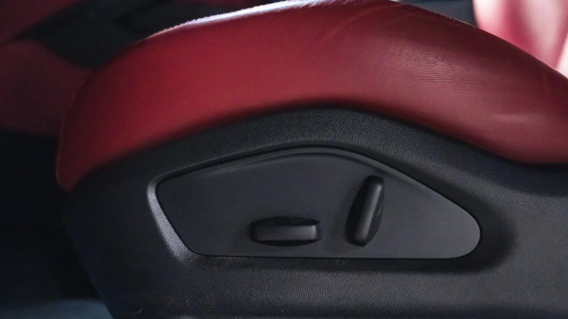 Porsche Cayenne — photo 29