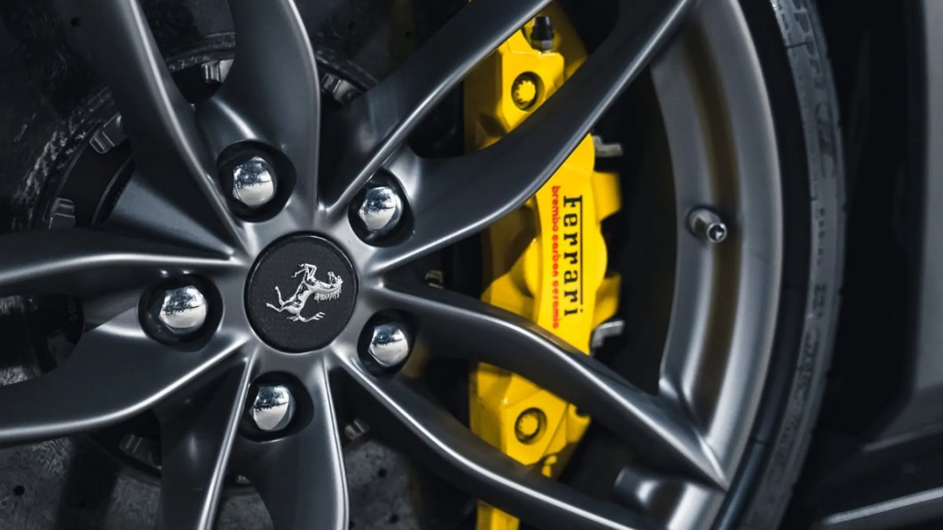 Ferrari 488 — photo 11