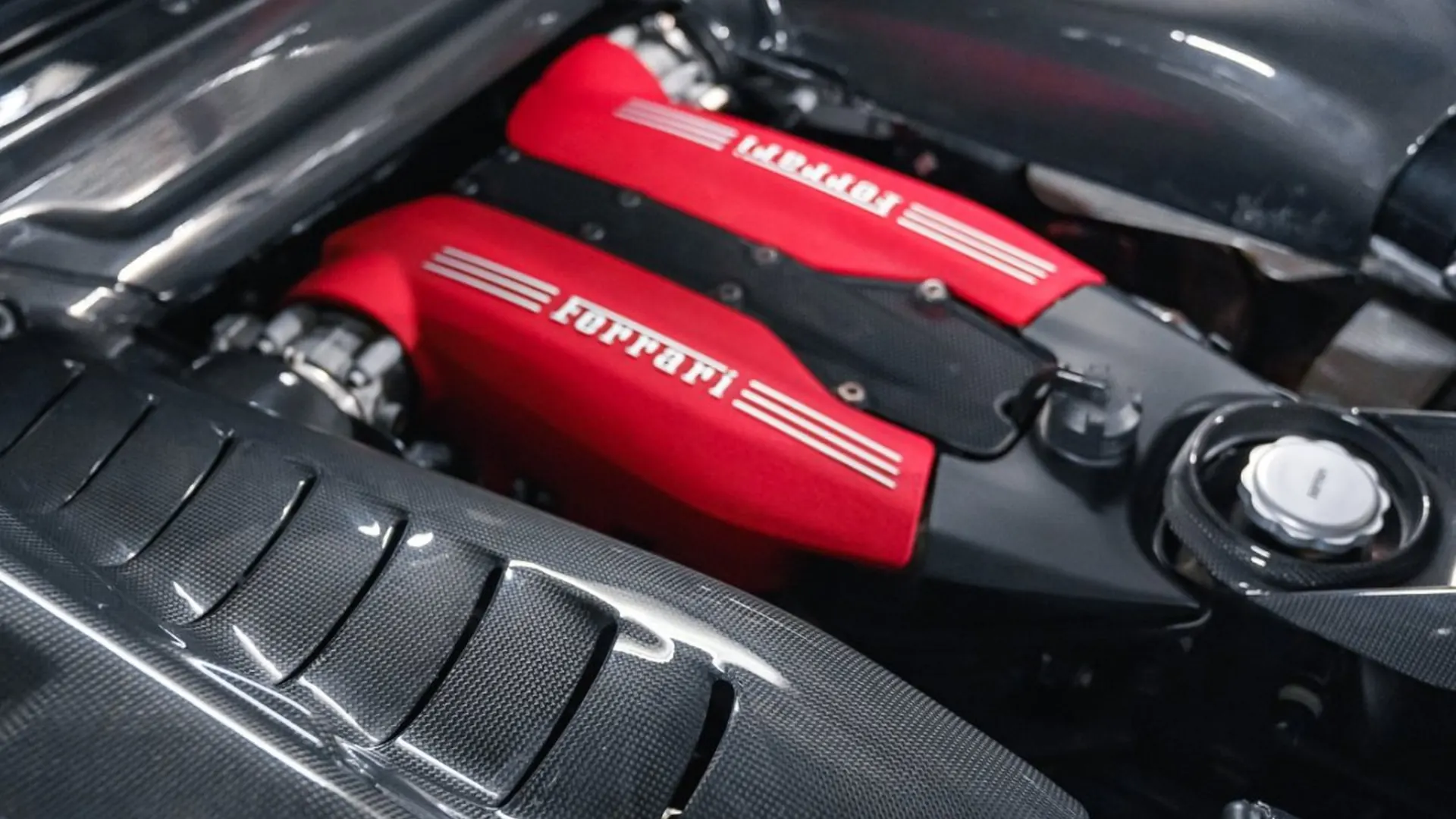 Ferrari 488 — photo 24