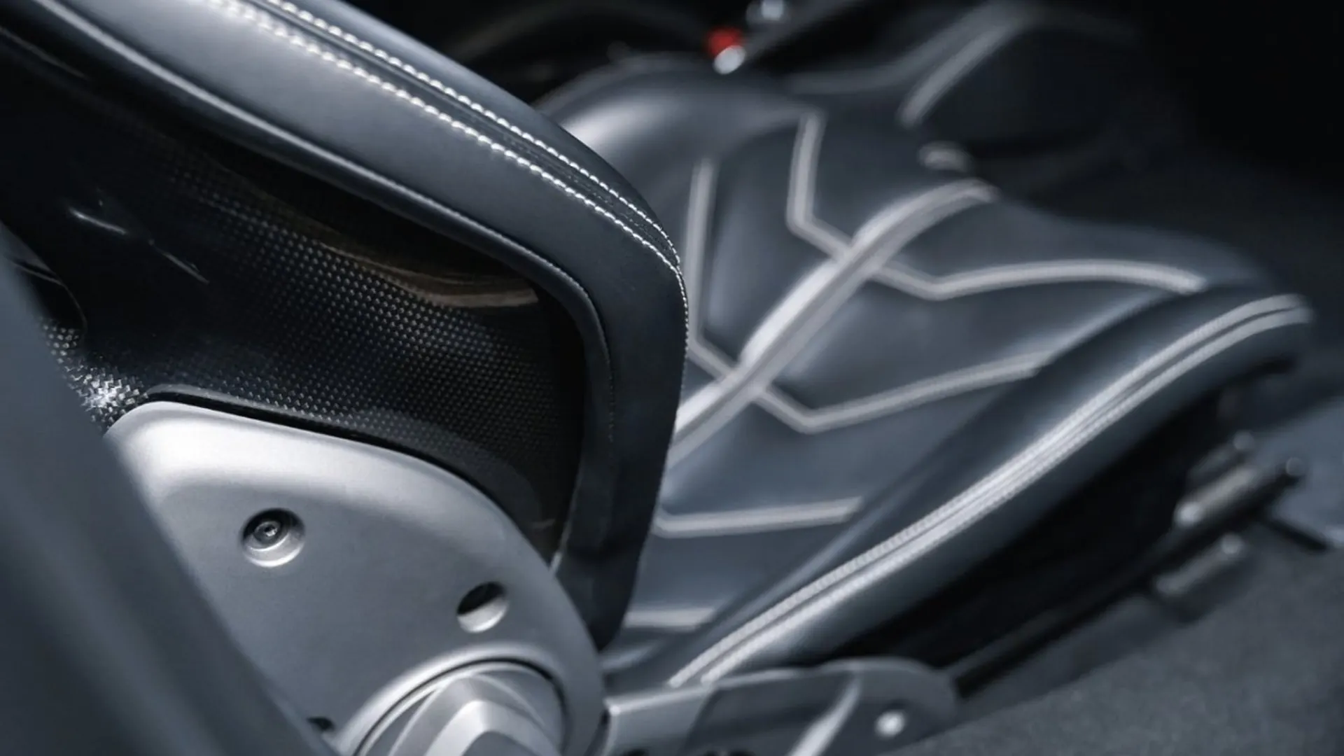 Ferrari 488 — photo 32