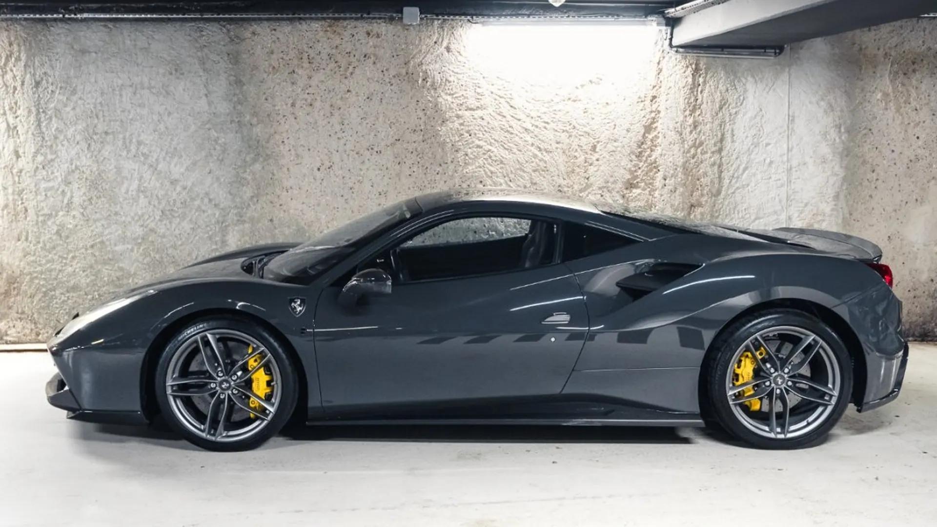 Ferrari 488 — photo 7