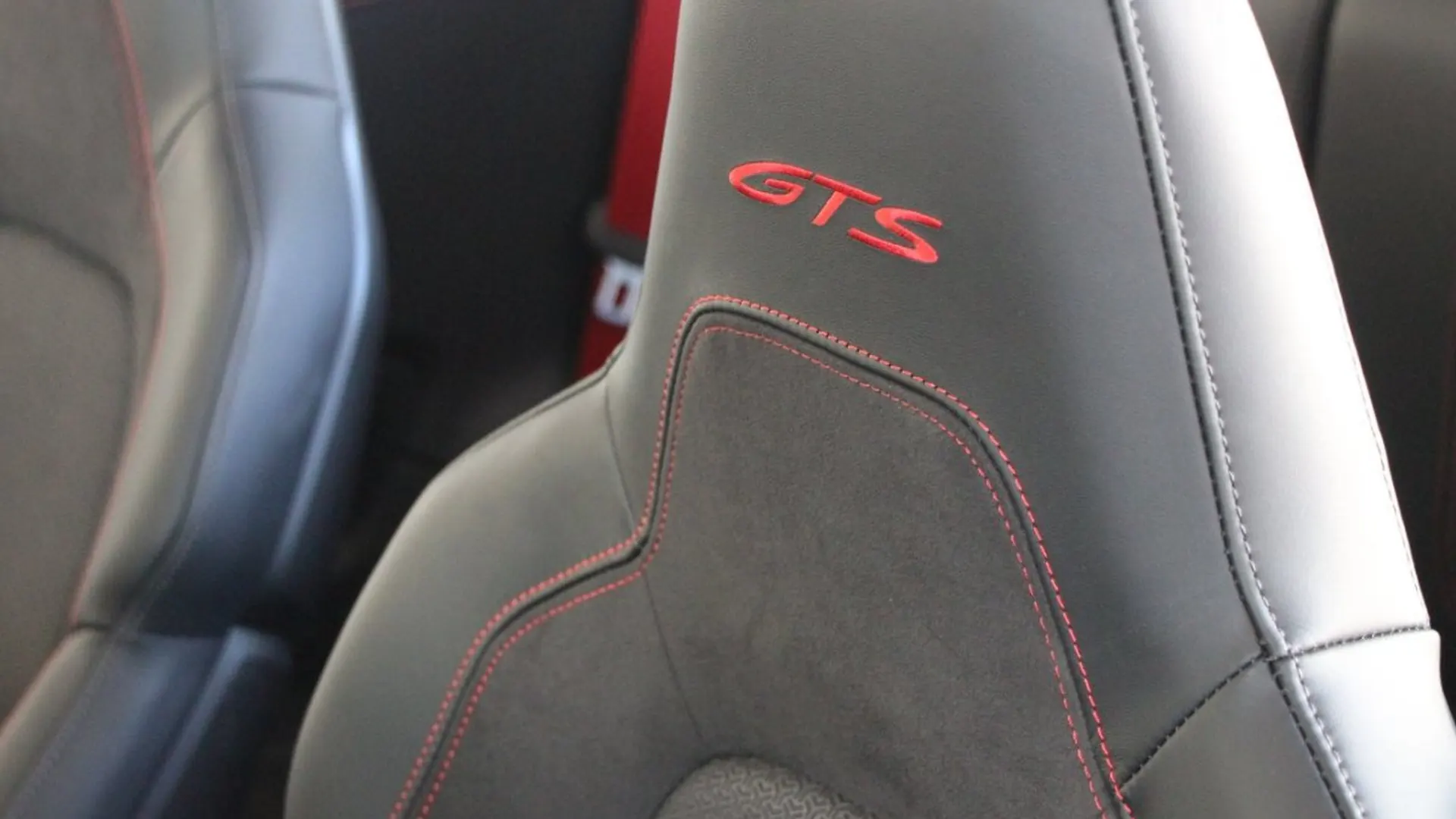 Porsche 911 — photo 16