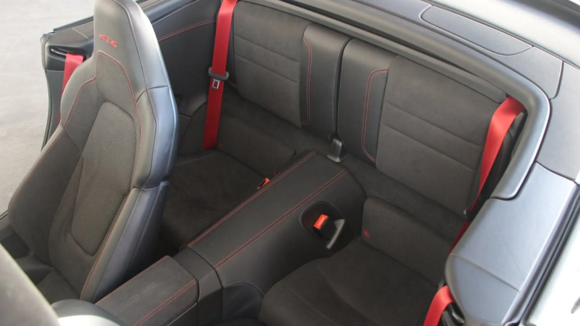 Porsche 911 — photo 17