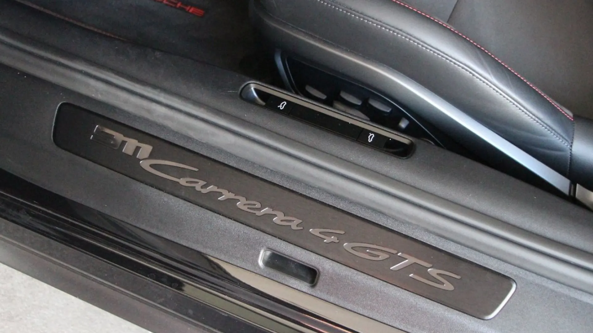 Porsche 911 — photo 13
