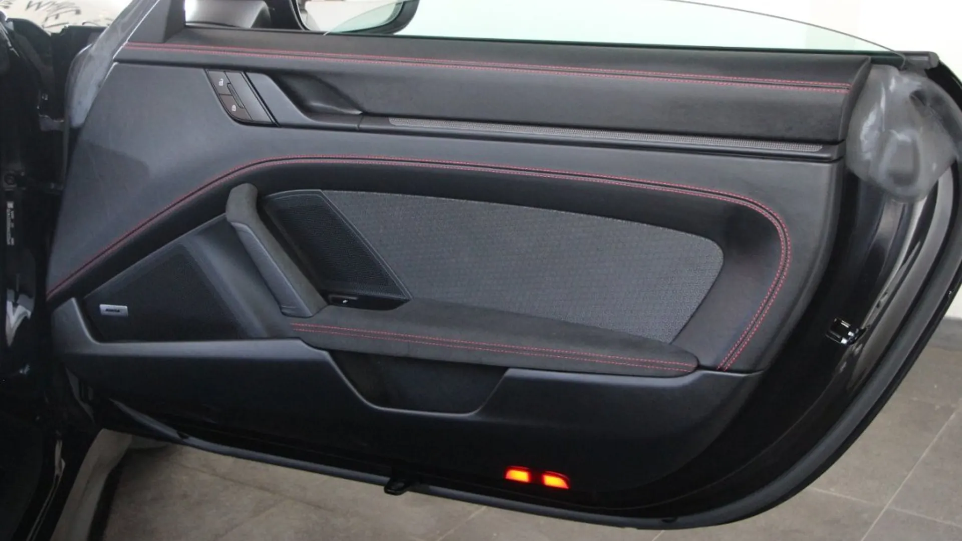Porsche 911 — photo 14
