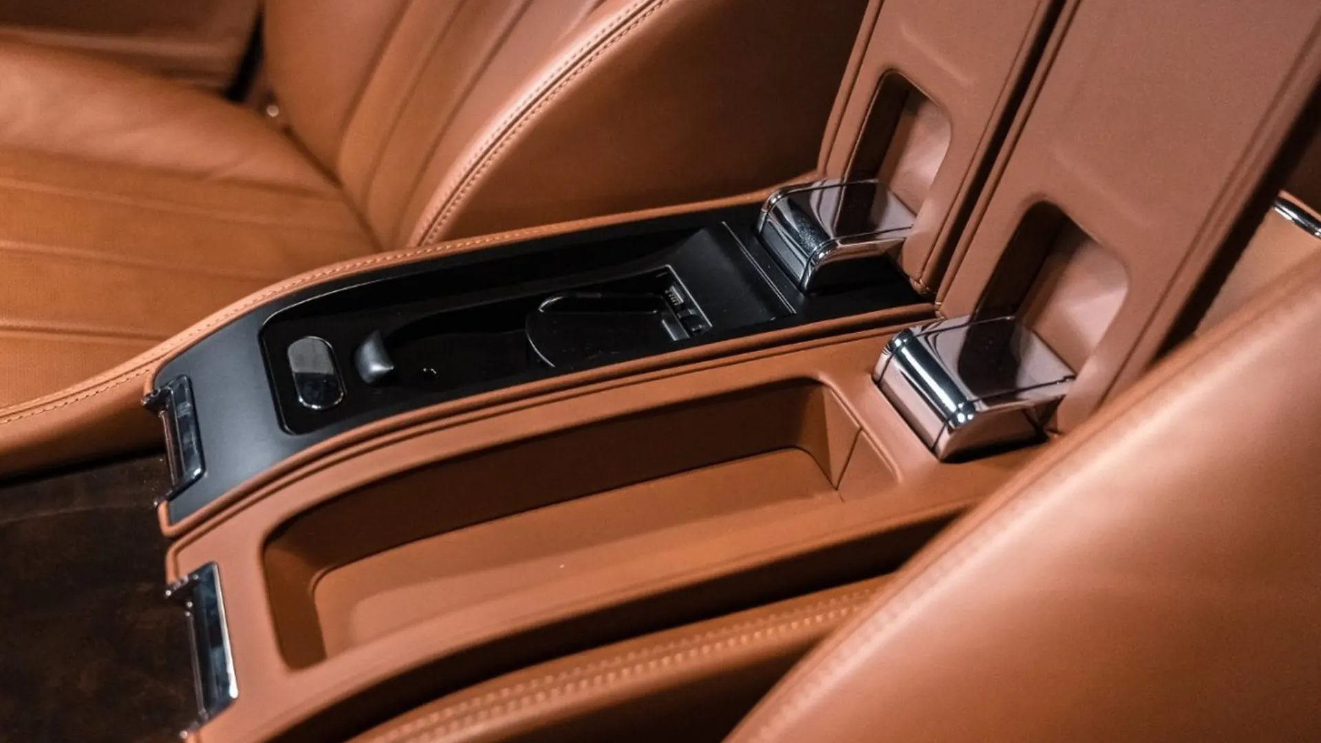 Bentley Mulsanne — photo 37