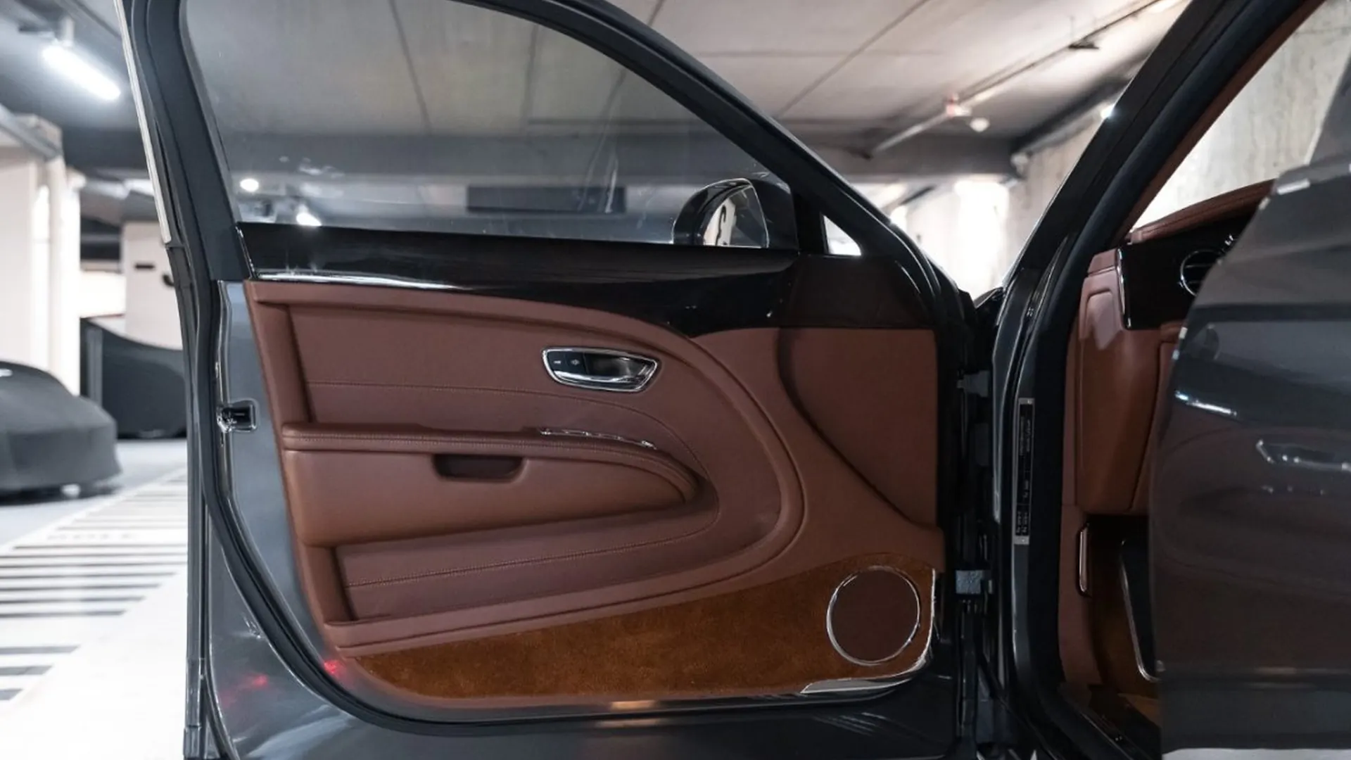 Bentley Mulsanne — photo 21