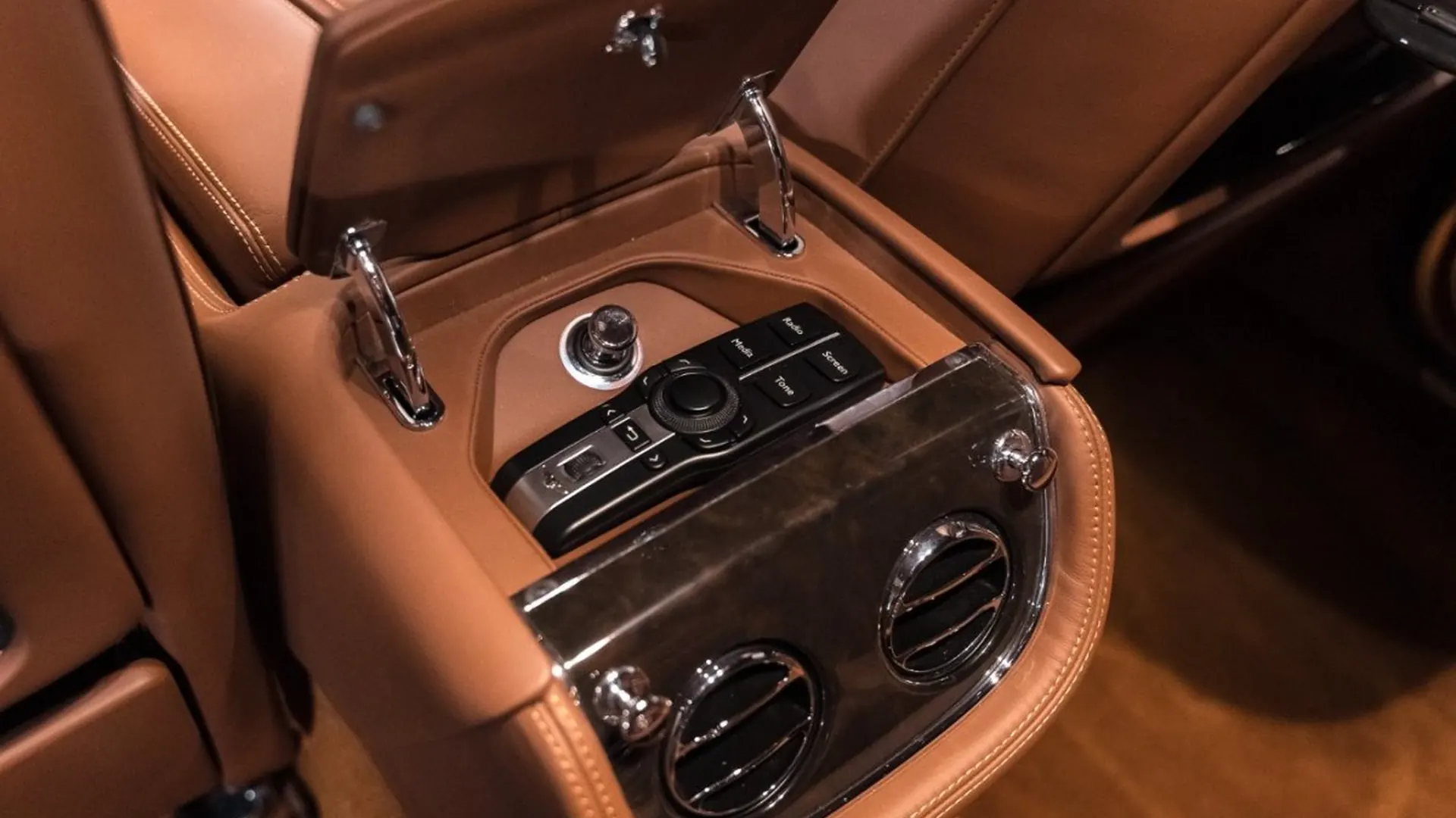 Bentley Mulsanne — photo 42