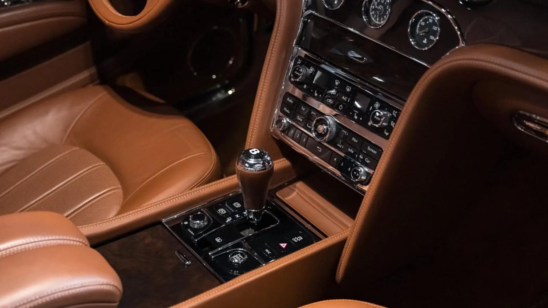 Bentley Mulsanne — photo 34