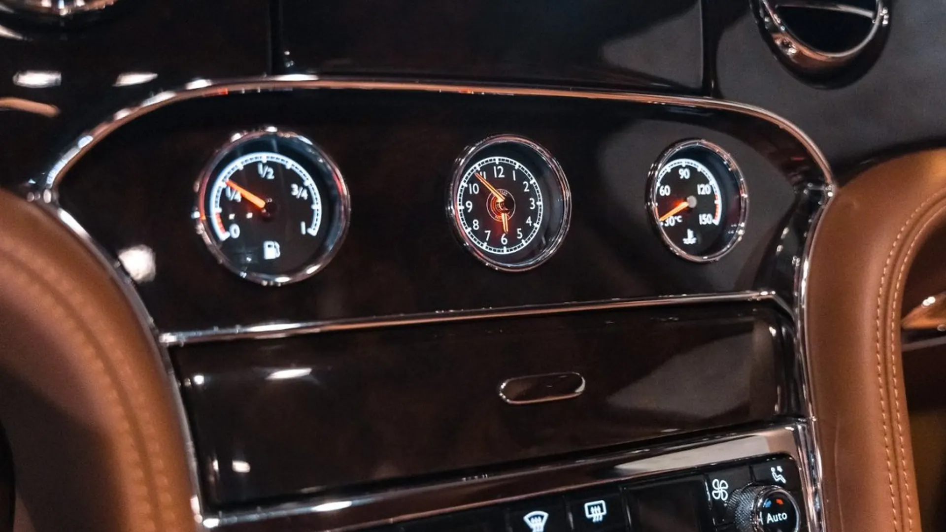 Bentley Mulsanne — photo 32