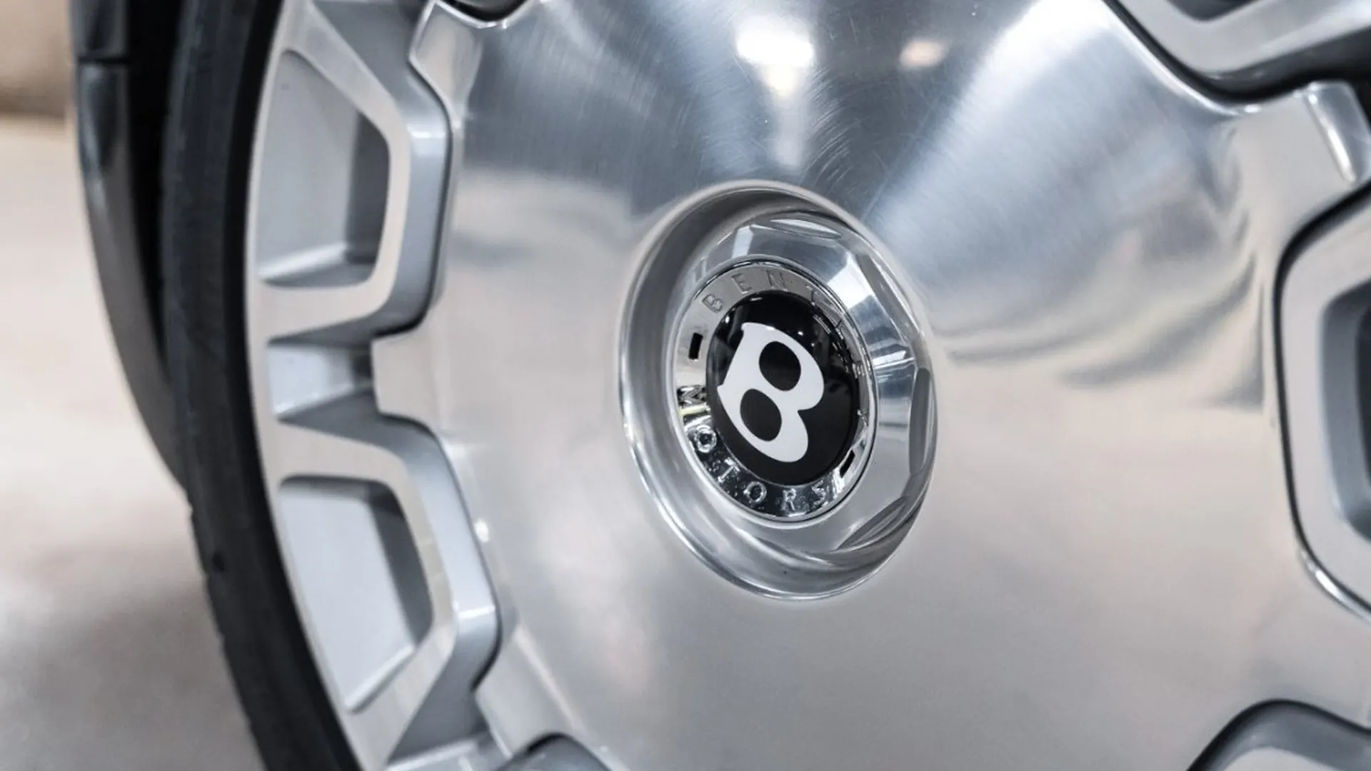 Bentley Mulsanne — photo 10