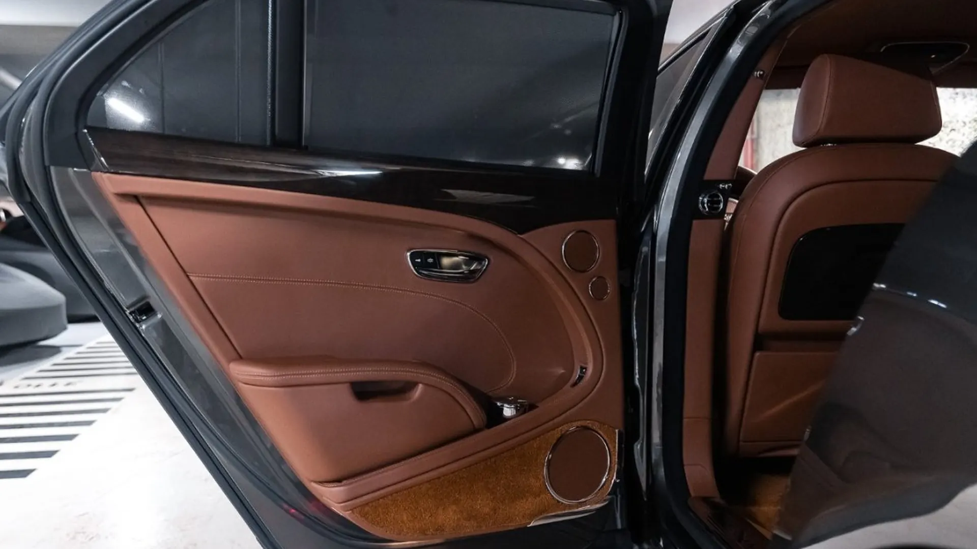 Bentley Mulsanne — photo 40
