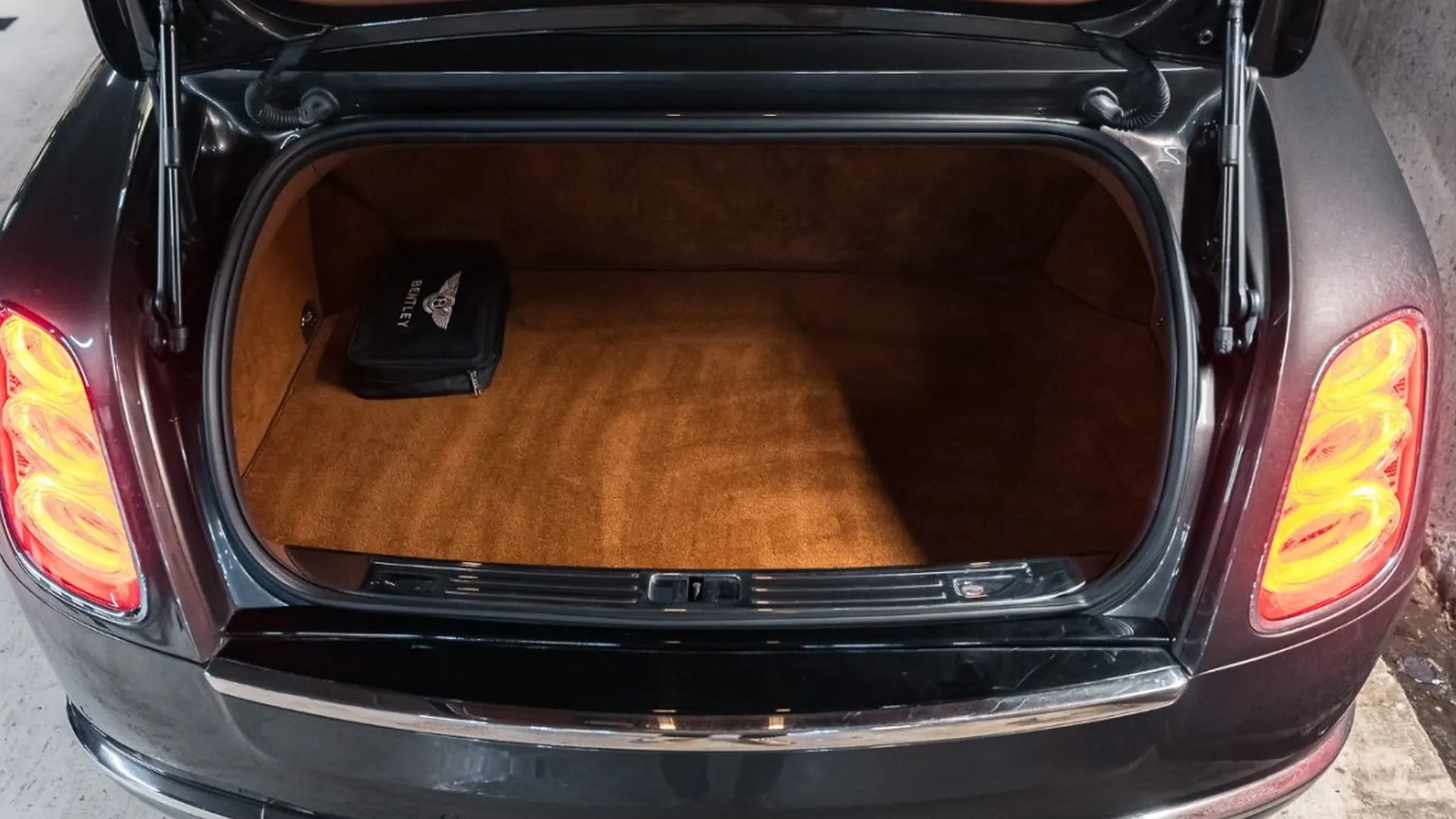 Bentley Mulsanne — photo 19